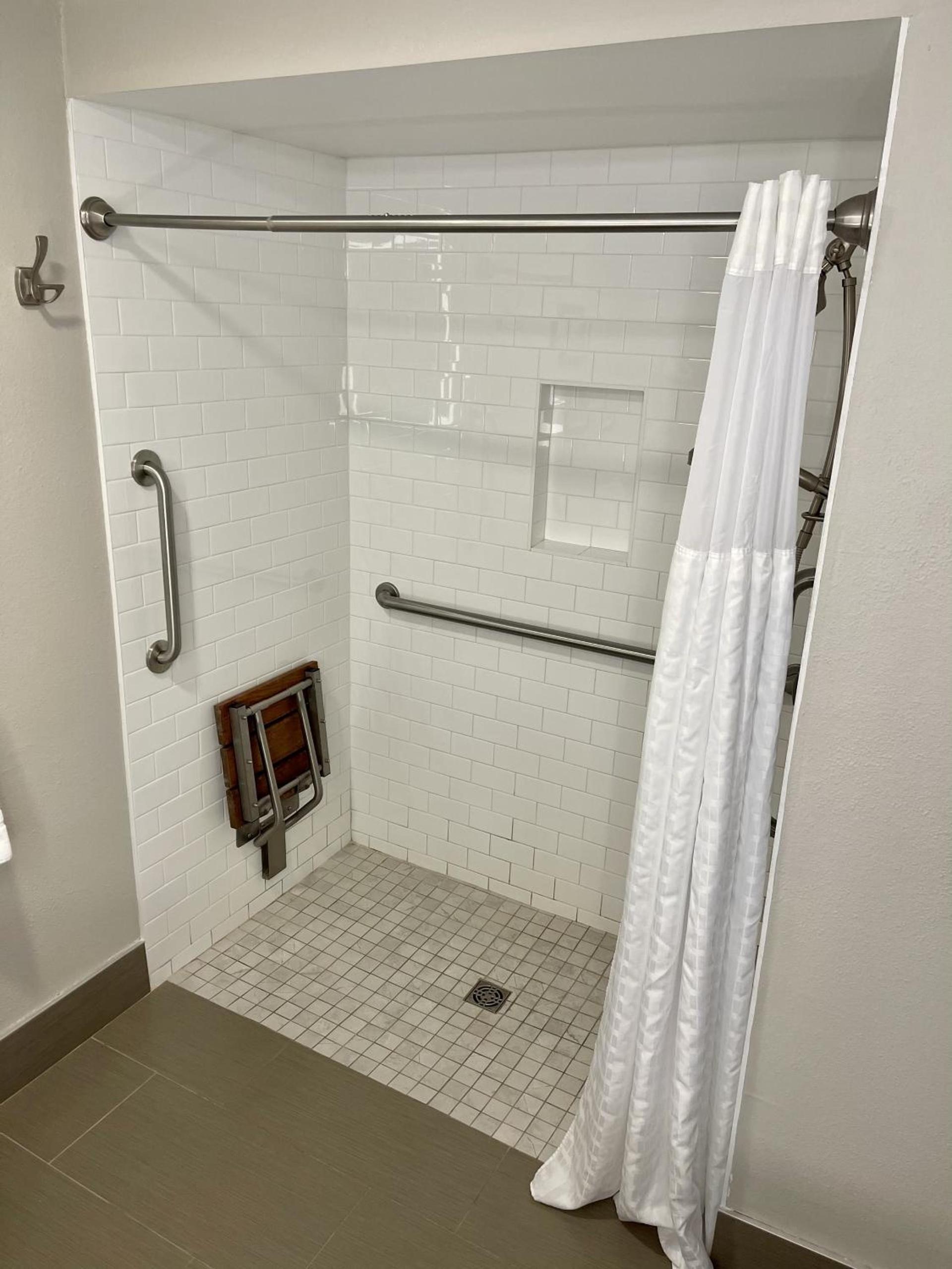 Comfort Suites Chincoteague Island Bayfront Resort photo 53