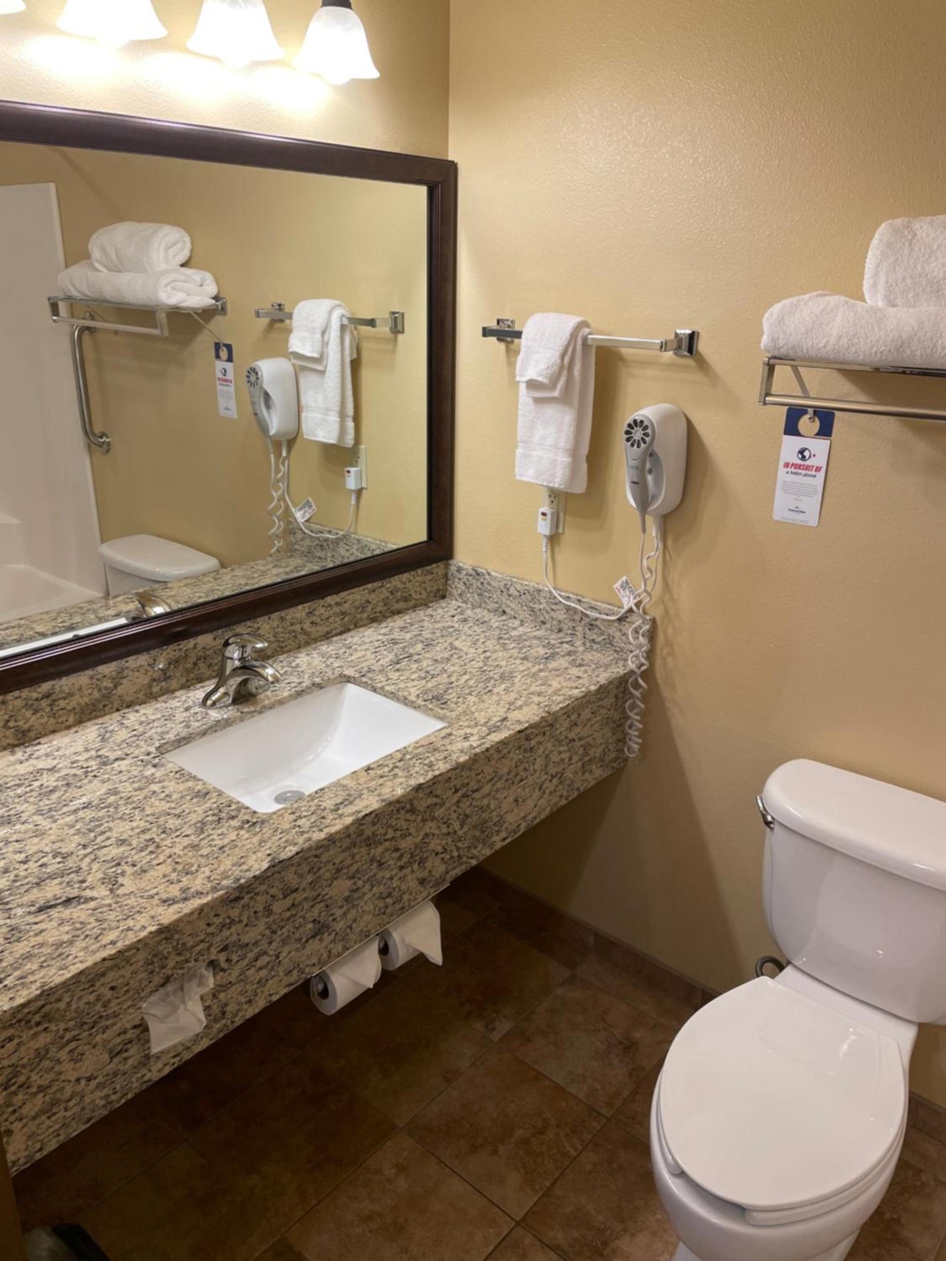 AmericInn by Wyndham Fargo Medical Center photo 7