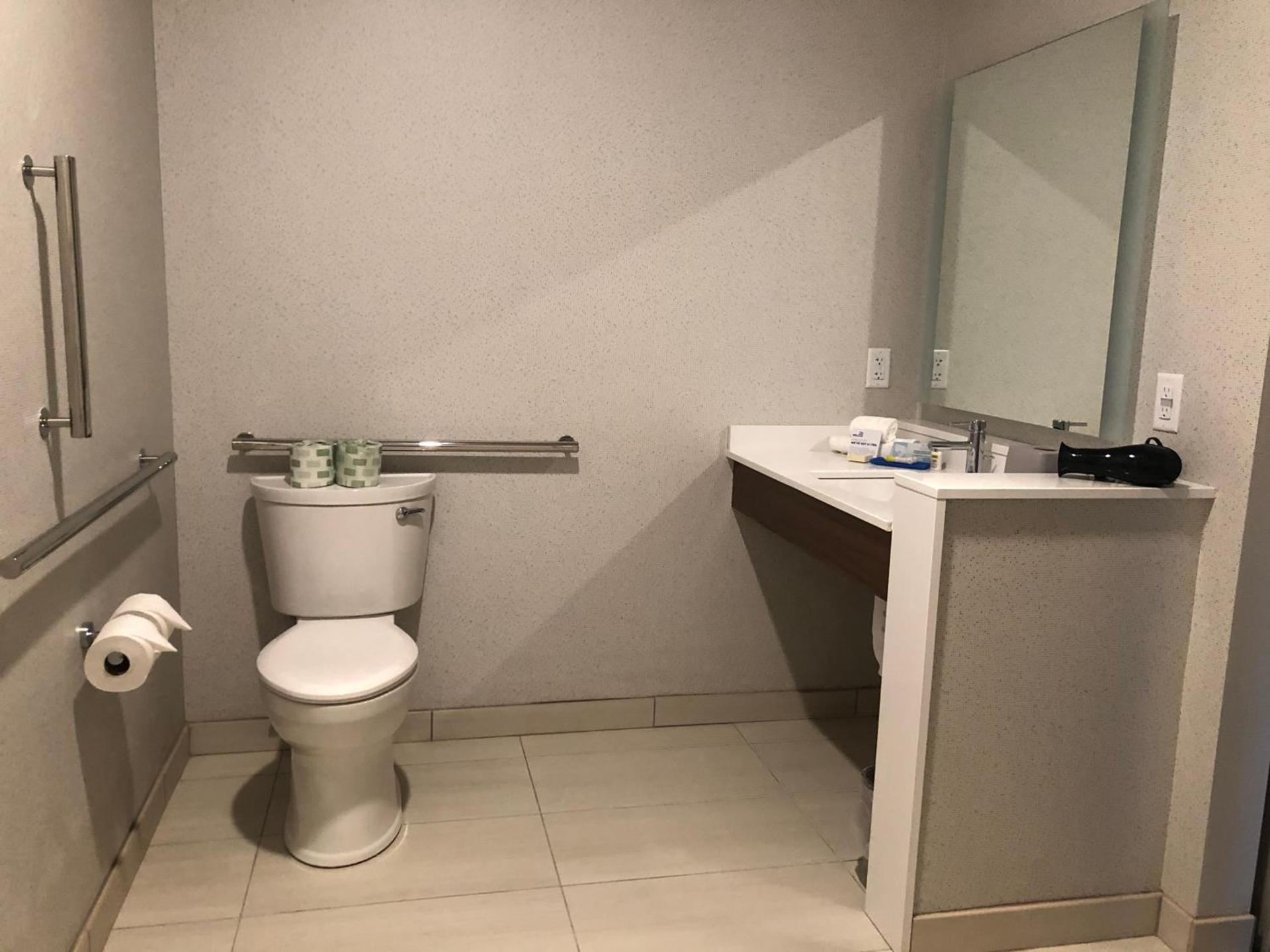 Holiday Inn Express & Suites Madison by IHG photo 50