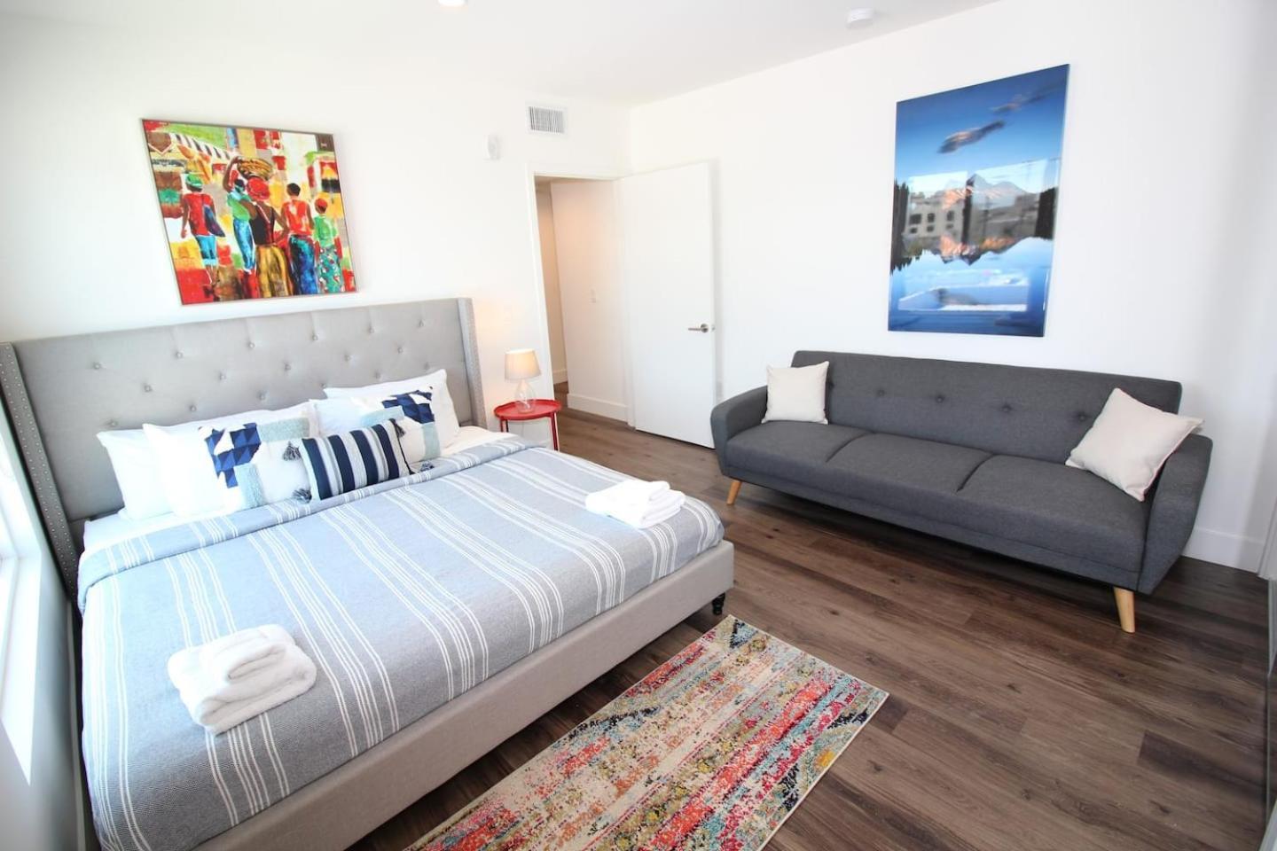 Los Angeles Premium City Suites - Free Secured Parking photo 25