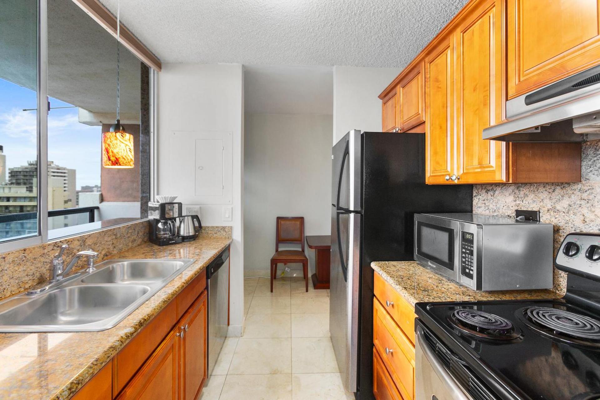 Waikiki Beach Condominiums photo 3