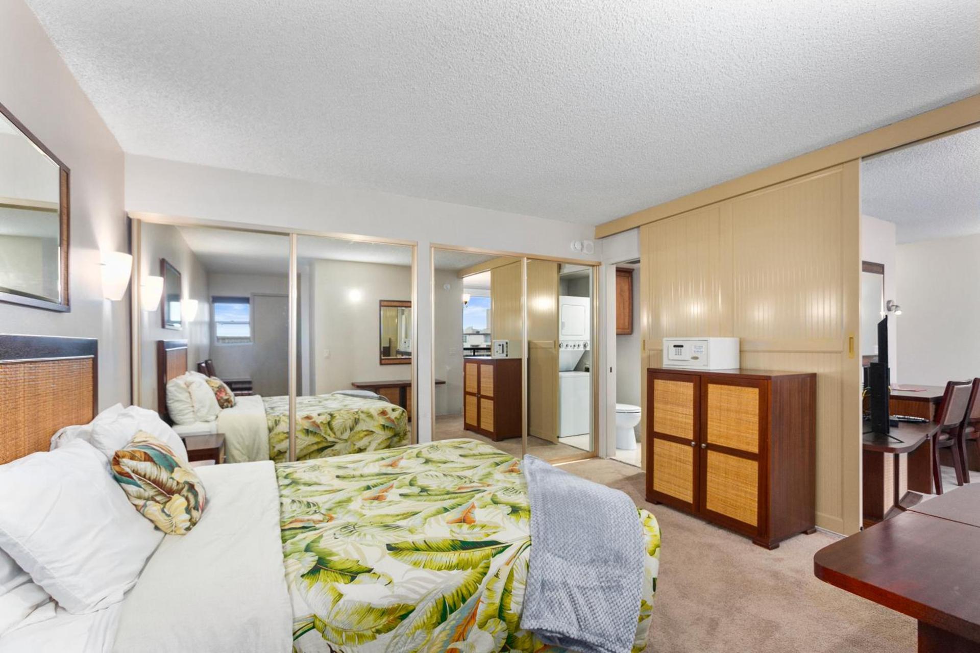Waikiki Beach Condominiums photo 4