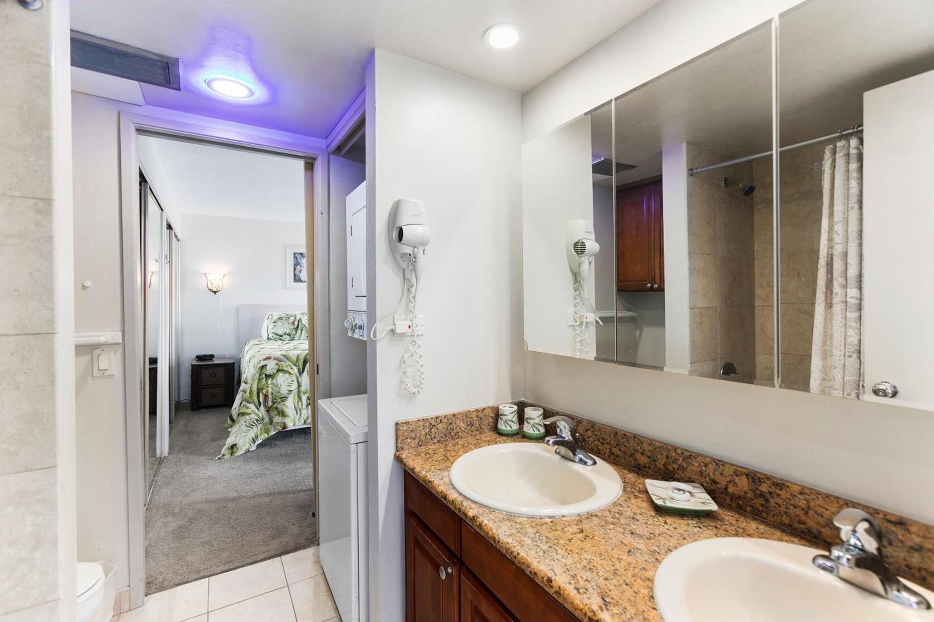 Waikiki Beach Condominiums photo 7