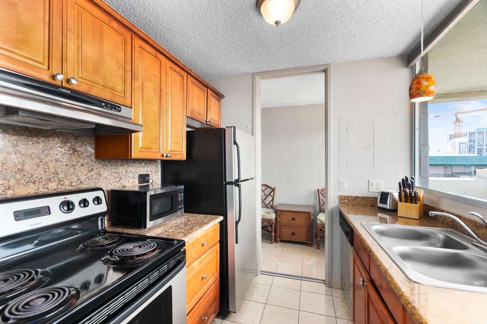 Waikiki Beach Condominiums photo 8