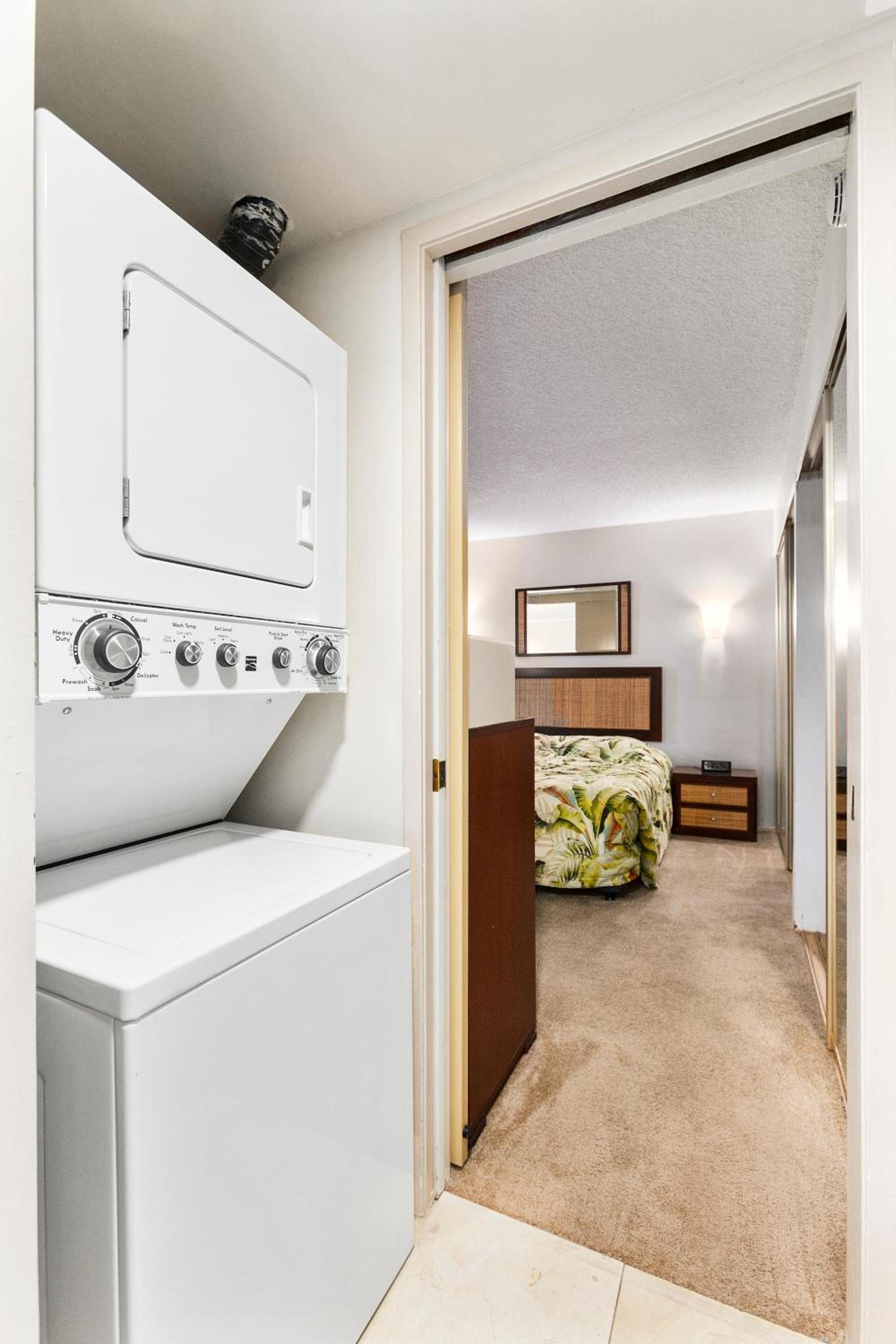 Waikiki Beach Condominiums photo 10