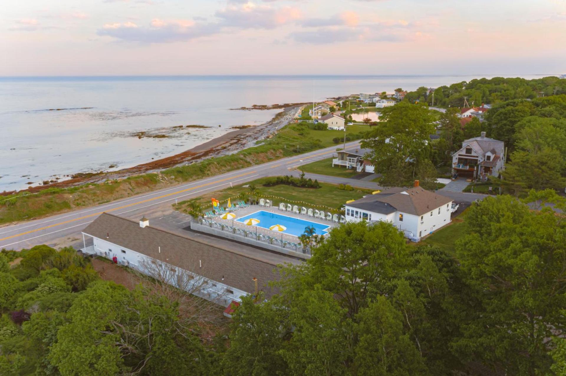 Rye Motor Inn - Oceanfront, Walk to Beach photo 11