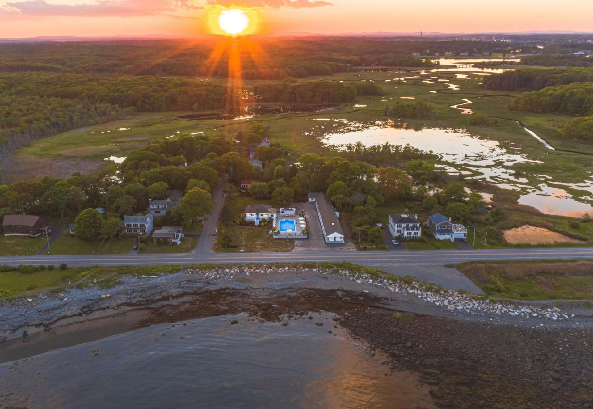 Rye Motor Inn - Oceanfront, Walk to Beach photo 6