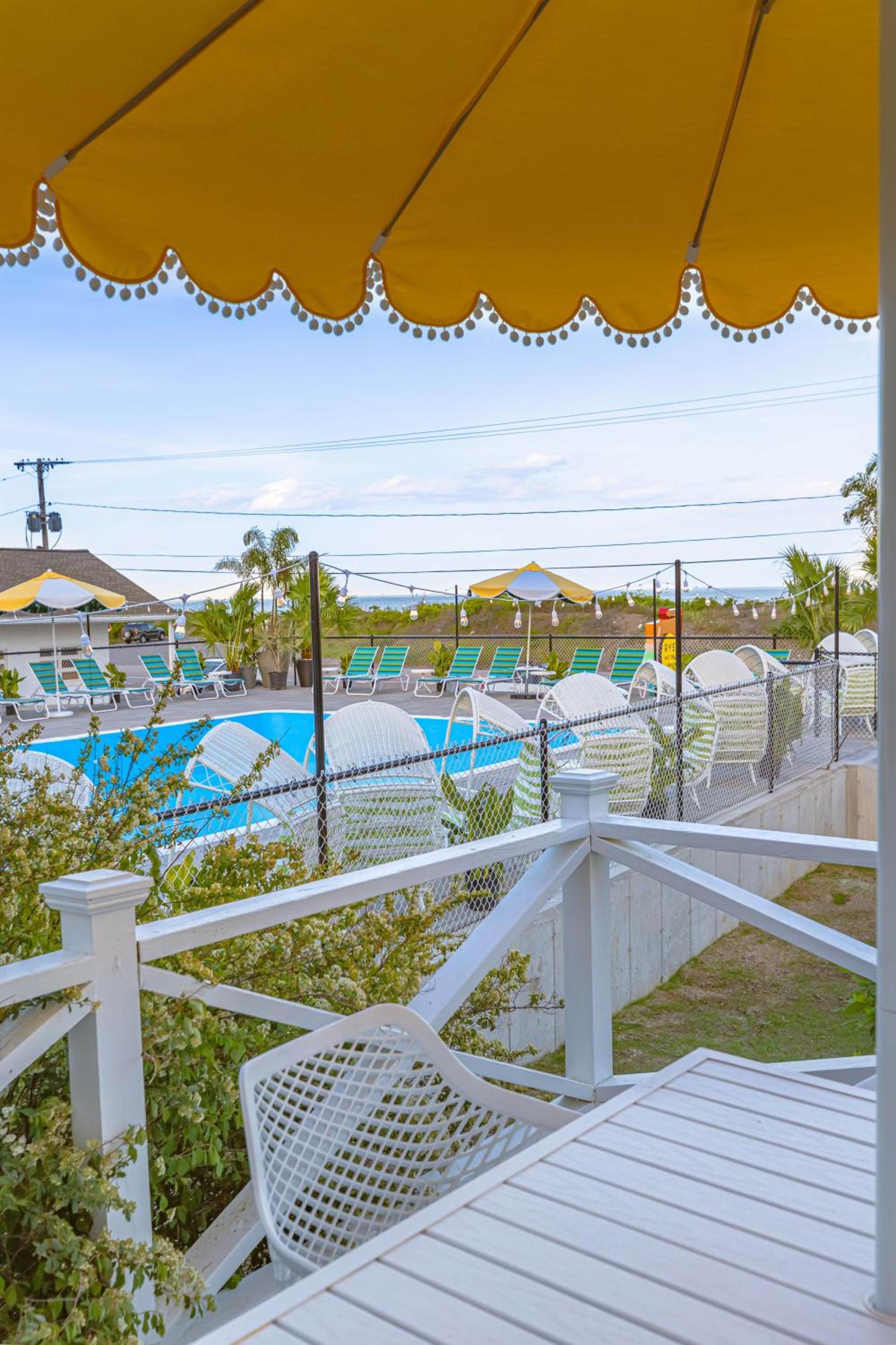 Rye Motor Inn - Oceanfront, Walk to Beach photo 3