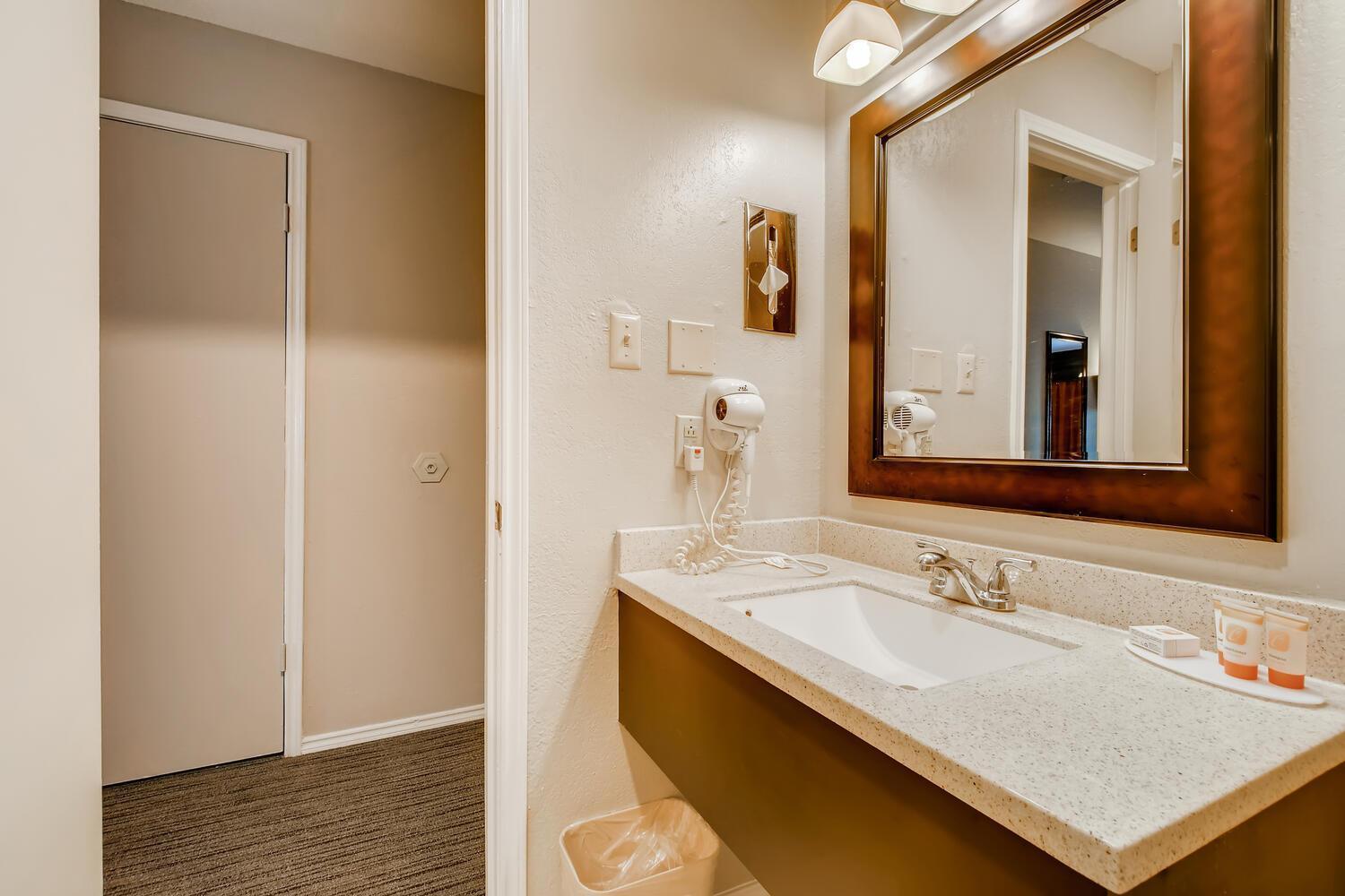 Orangewood Inn and Suites Midtown photo 19