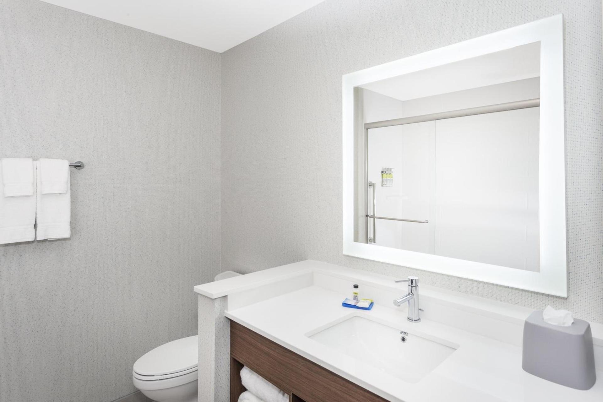 Holiday Inn Express & Suites - Hudson I-94 by IHG photo 13