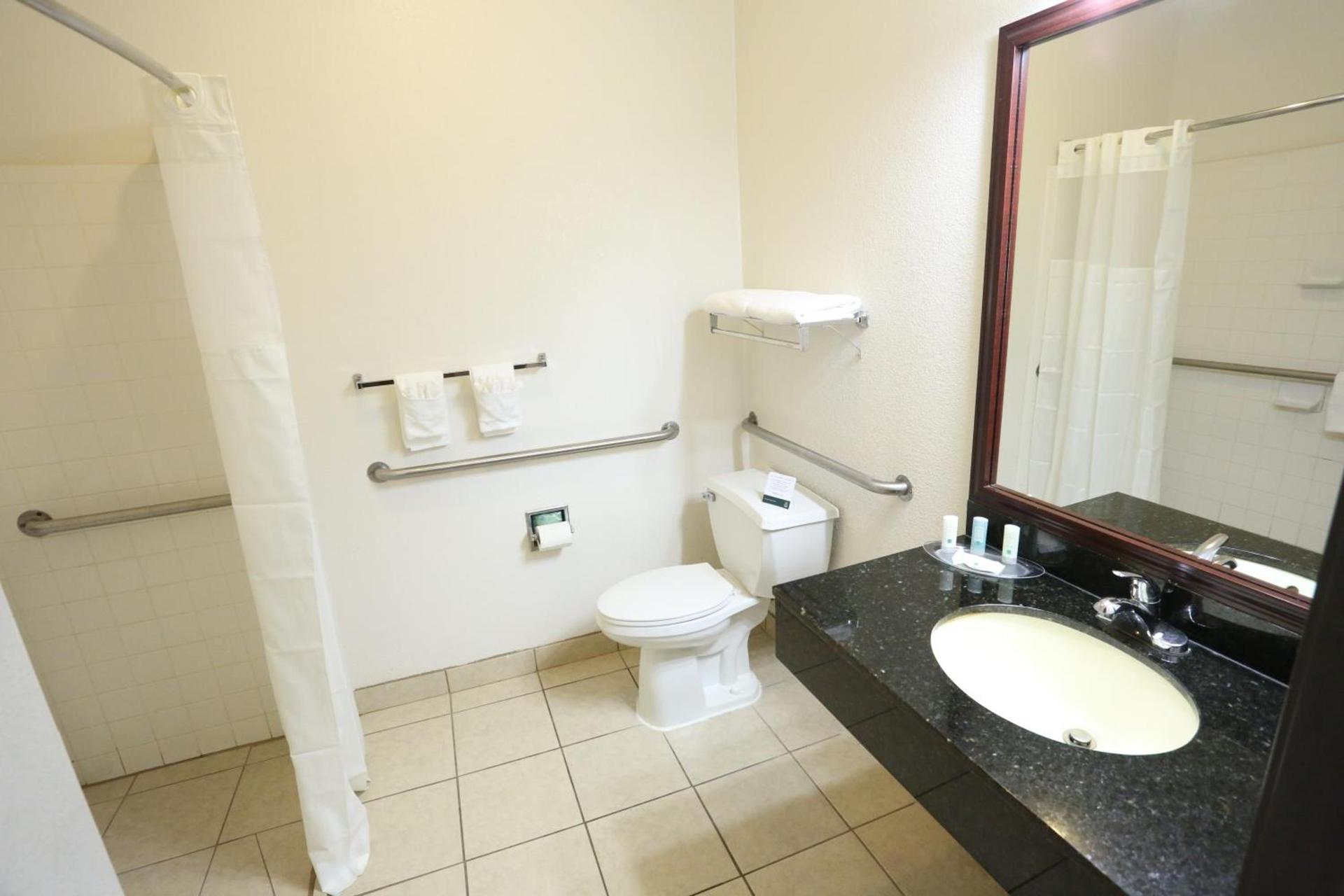 Quality Suites Burleson - Ft Worth photo 38