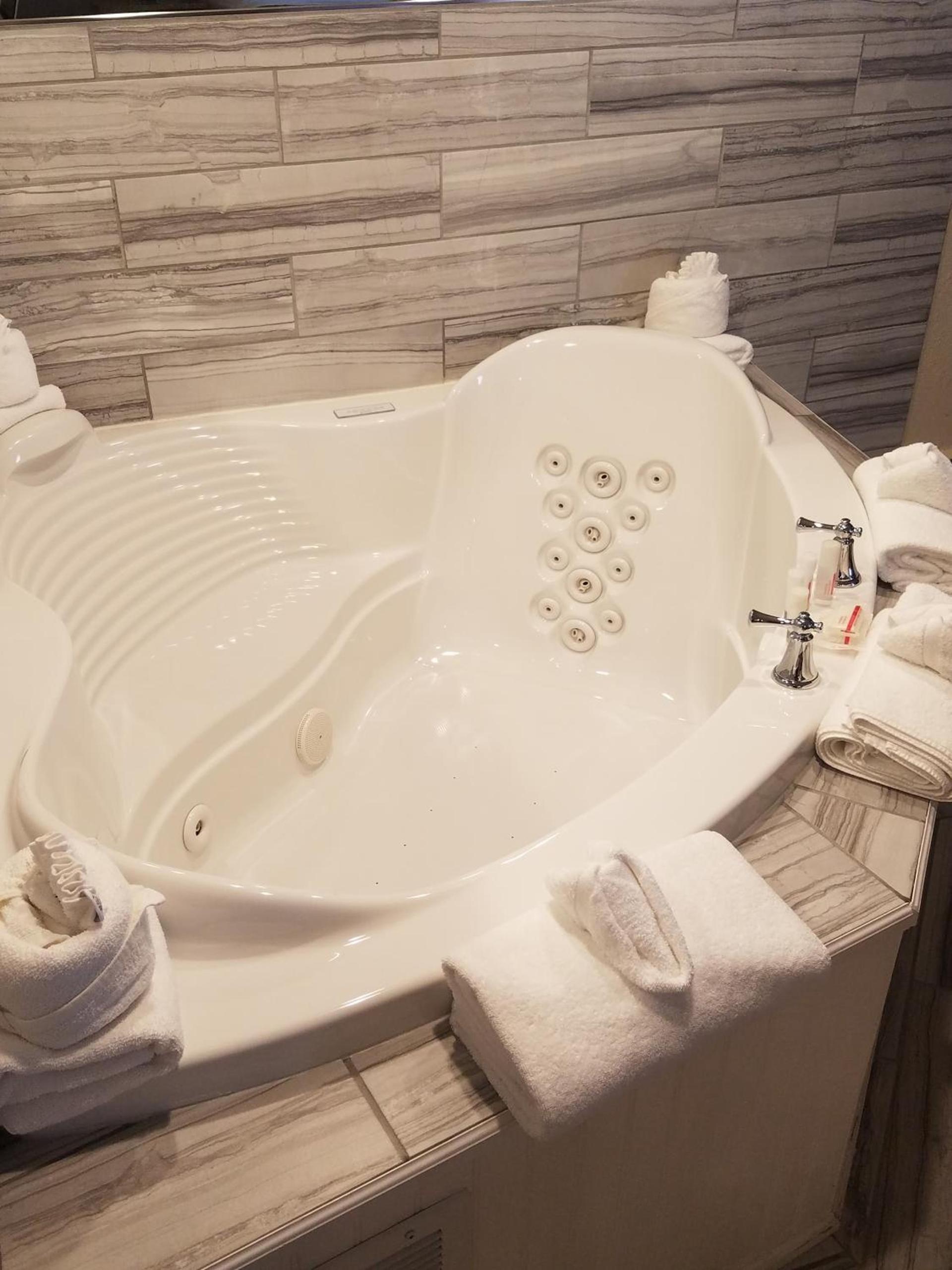 Ramada by Wyndham Minneapolis Golden Valley photo 42