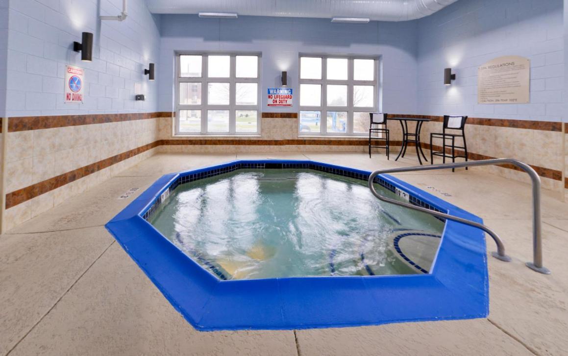 Holiday Inn Express Wixom by IHG photo 12