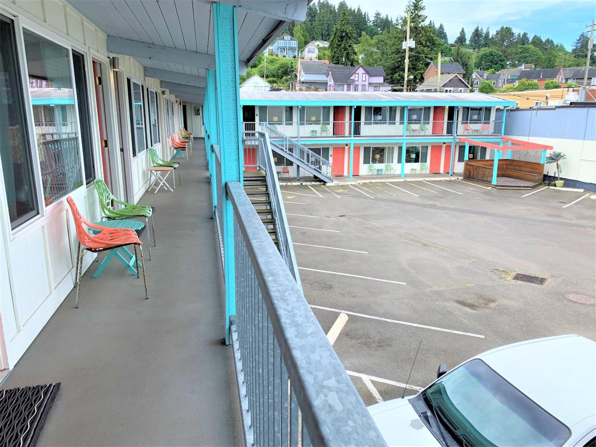 Atomic Motel photo 5