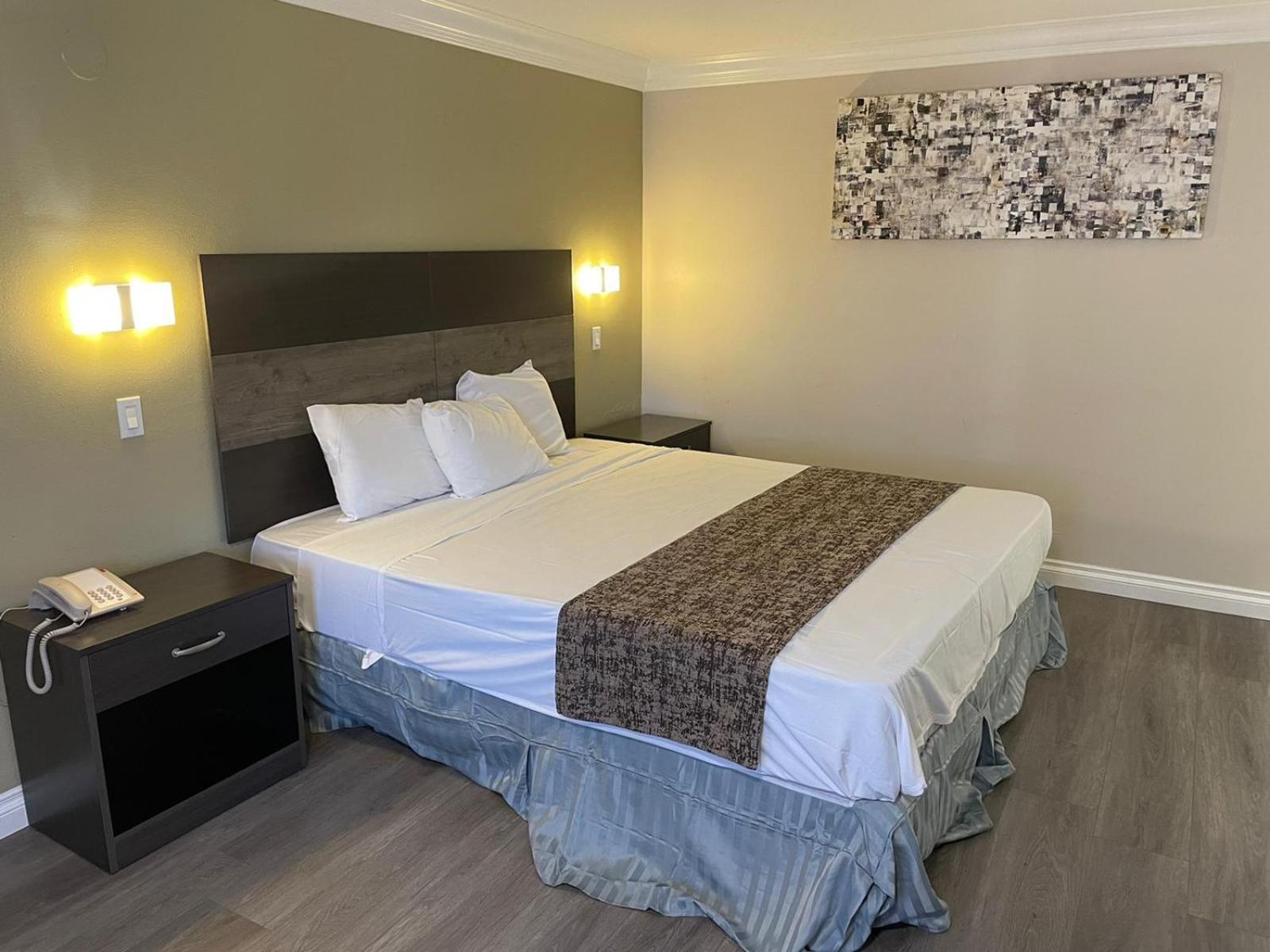 Colony Inn photo 12