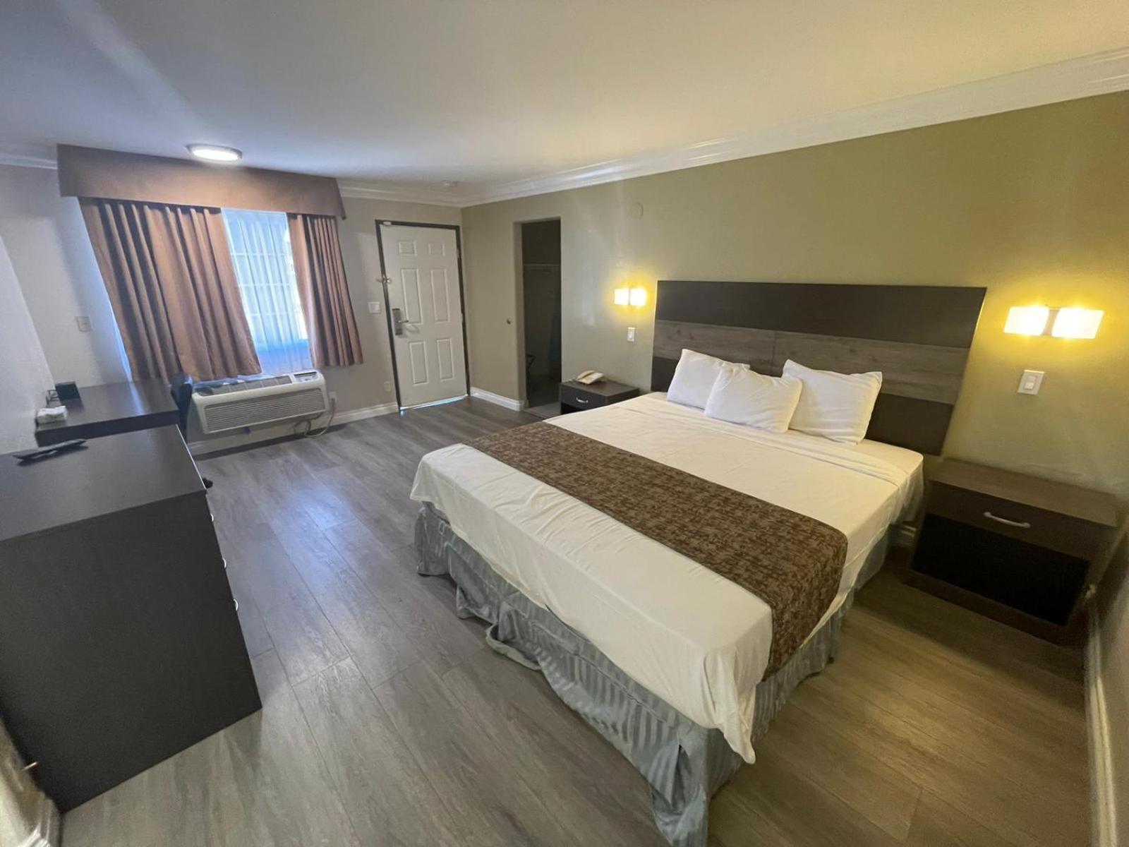 Colony Inn photo 19