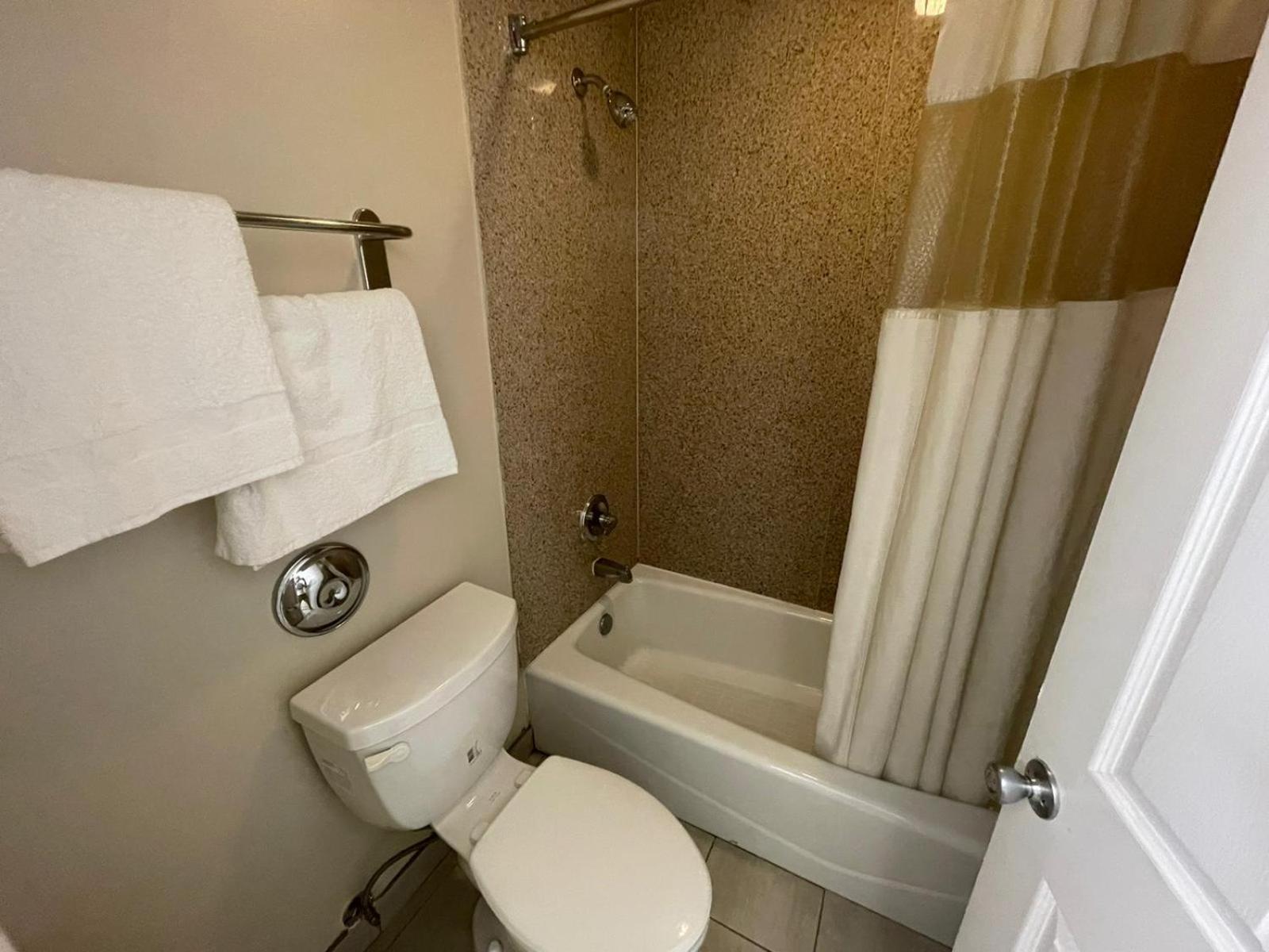 Colony Inn photo 48