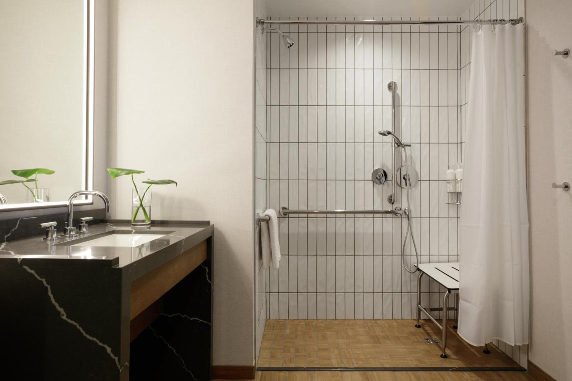 Kimpton - Harper Hotel by IHG photo 7