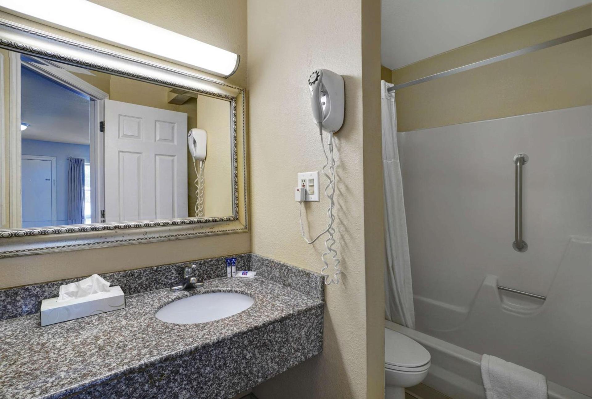 Motel 6 Washington, PA photo 20