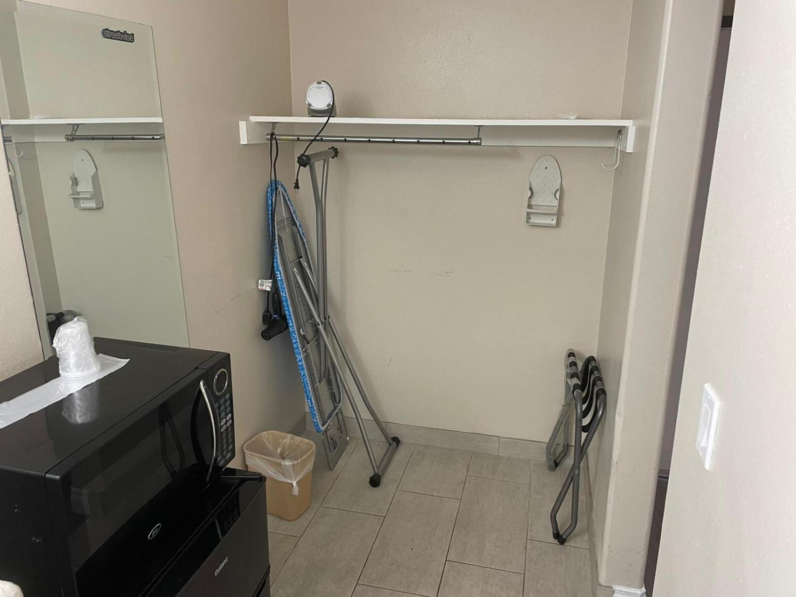 Colony Inn photo 10