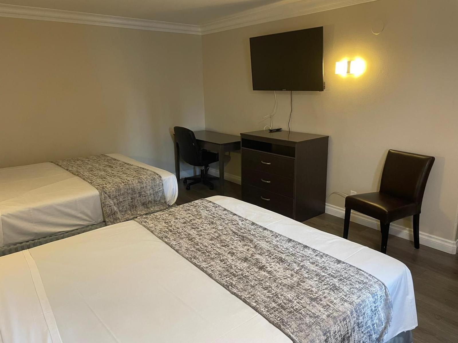 Colony Inn photo 7