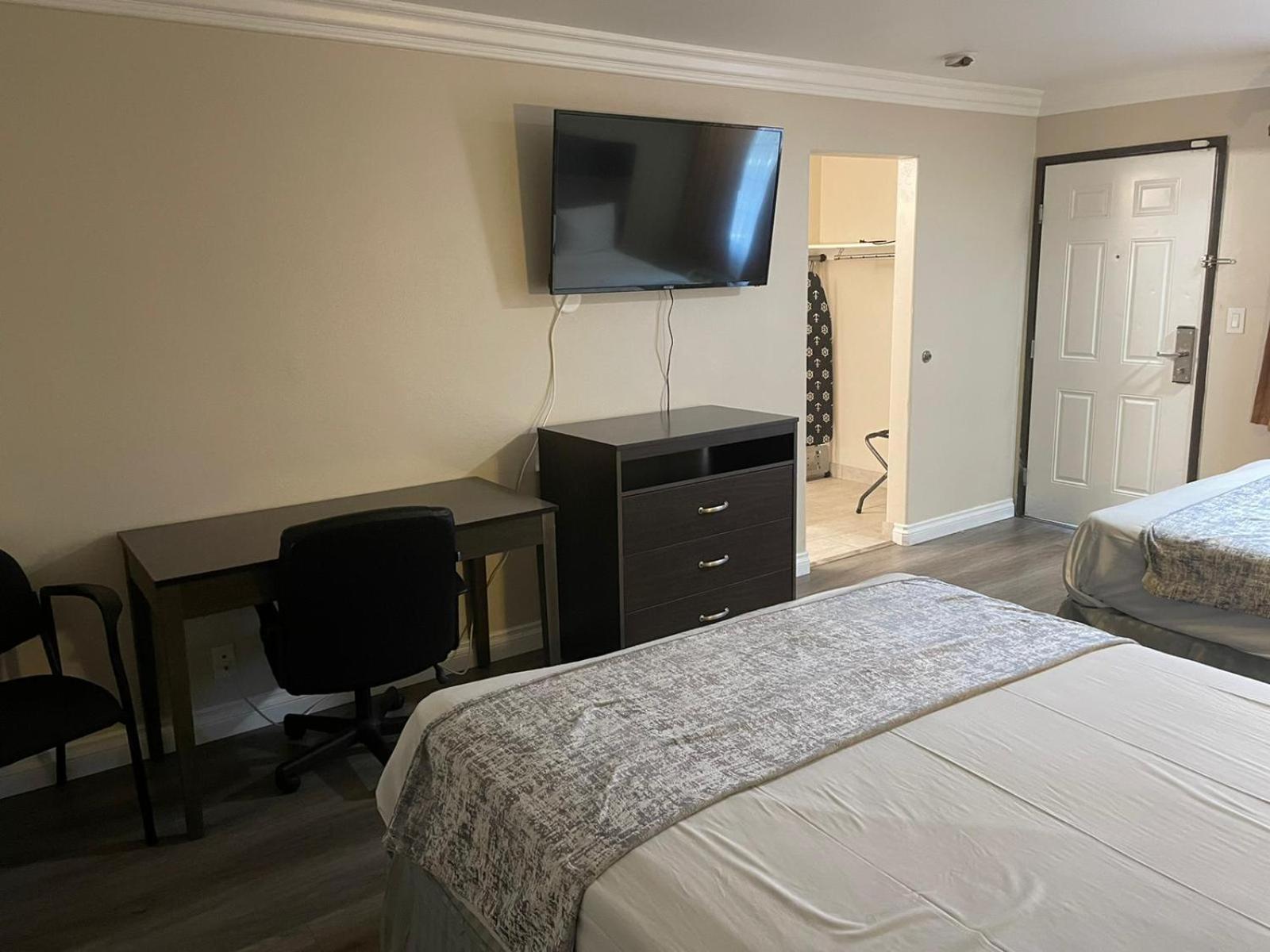 Colony Inn photo 6