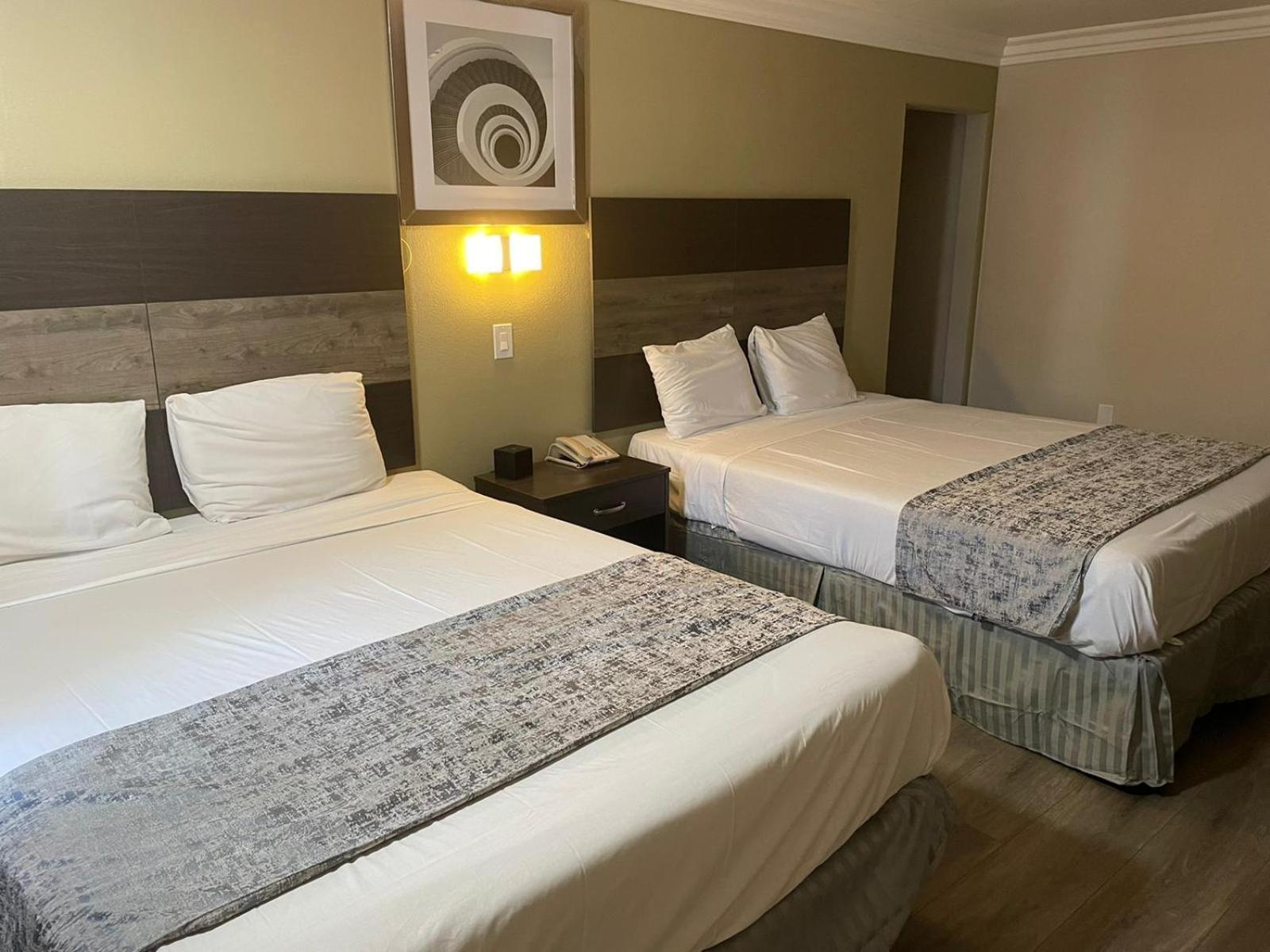 Colony Inn photo 5