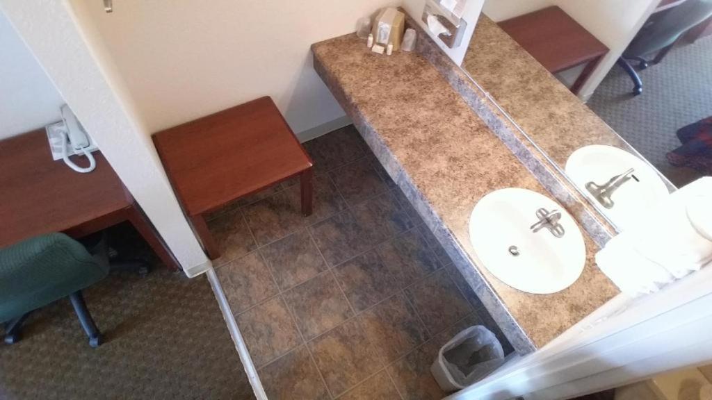 Riverside Inn photo 7