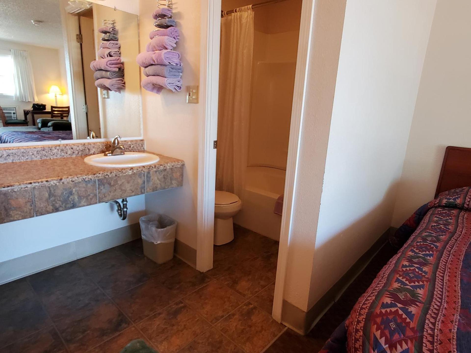 Riverside Inn photo 8