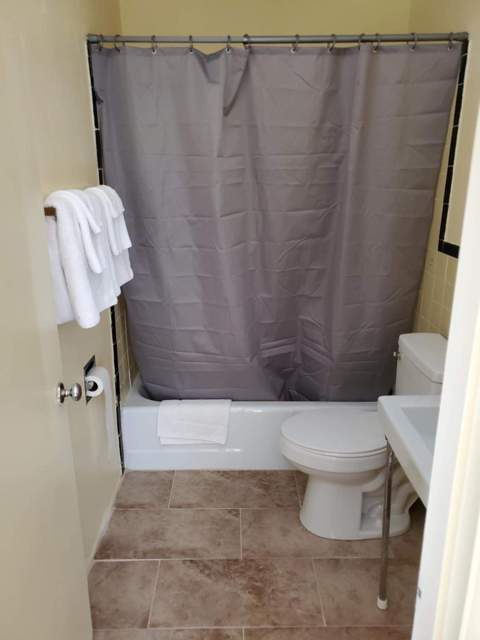 Dollar Inn photo 15