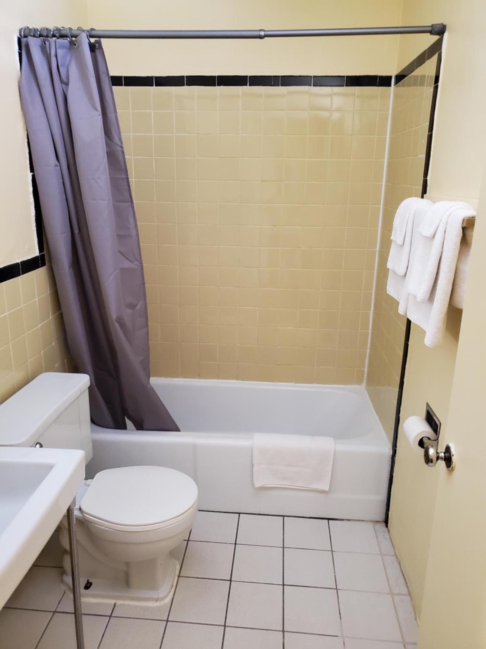 Dollar Inn photo 7