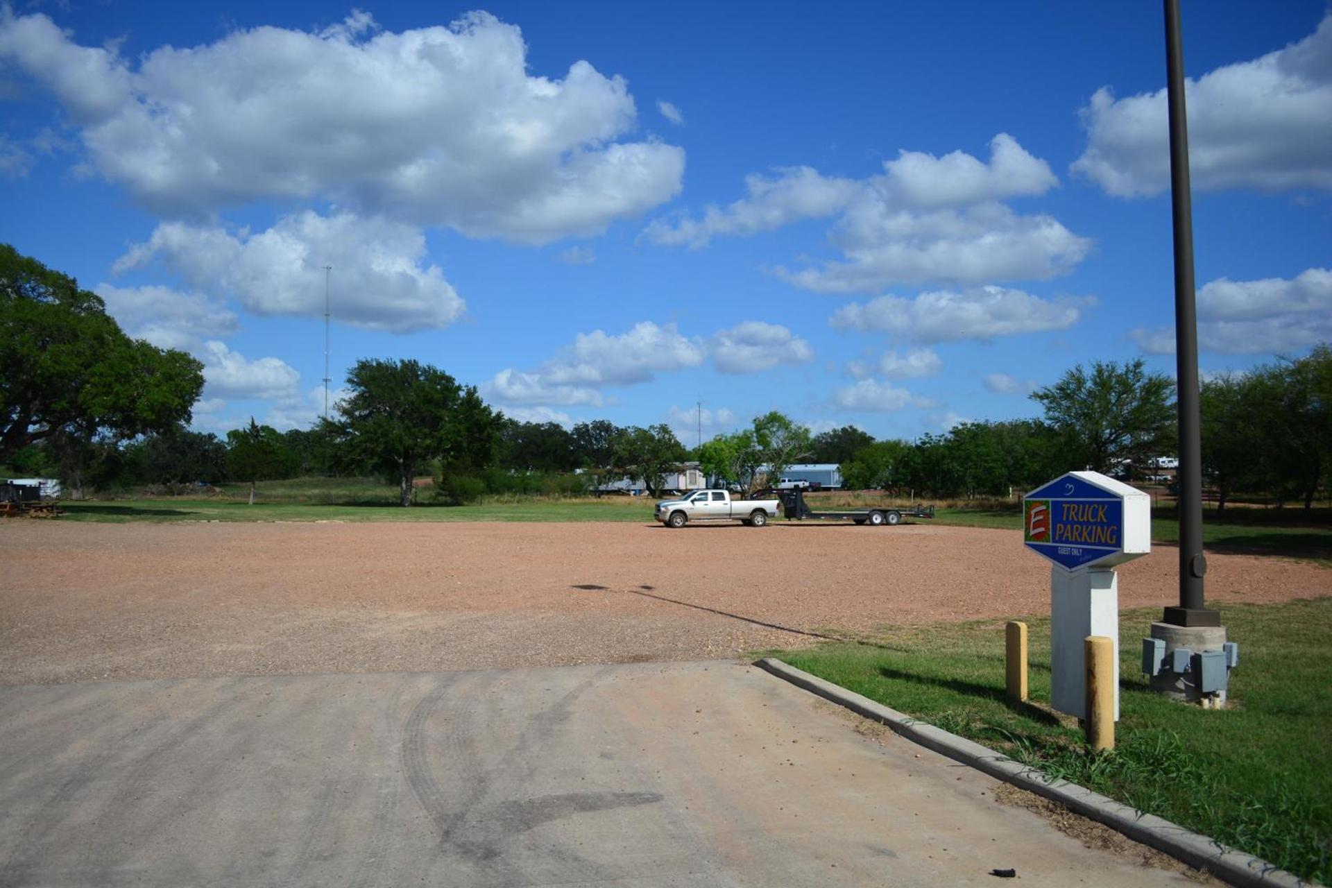 Hotel O Executive Inn & Suites Cuero Hwy 87 photo 10