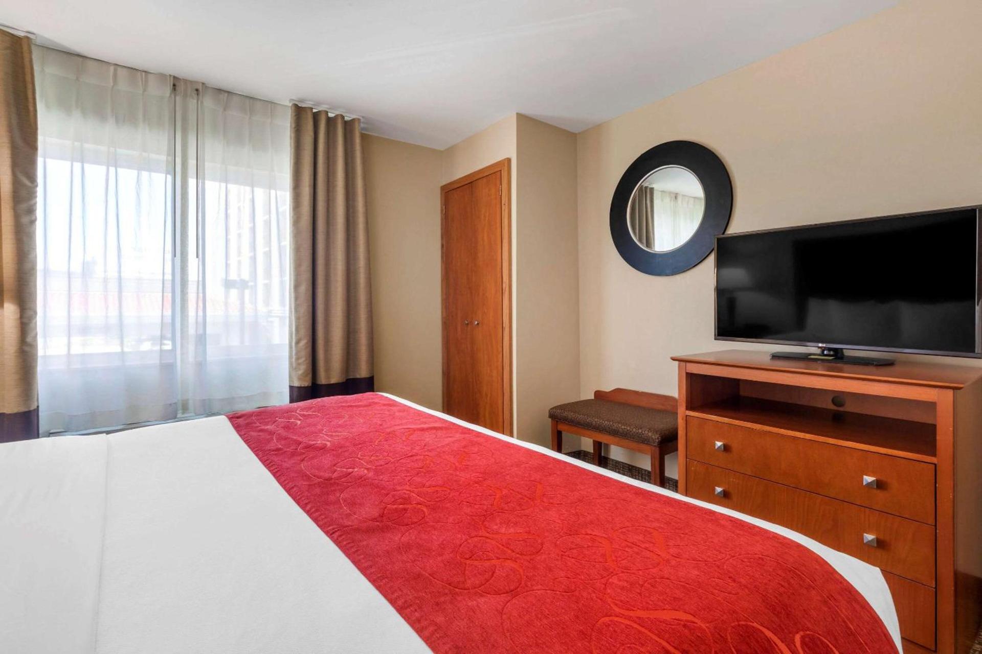 Comfort Suites North Dallas photo 24