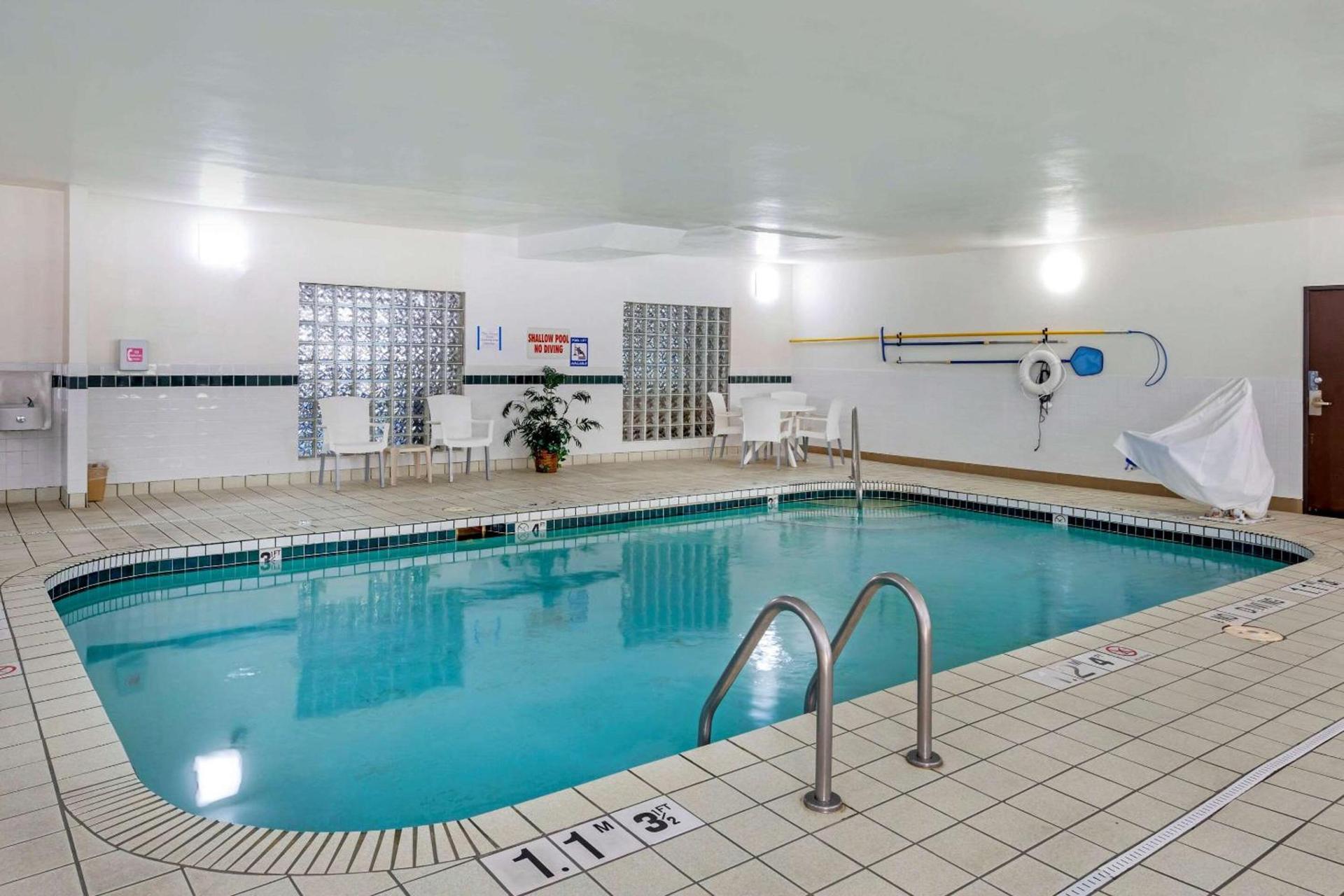 Comfort Suites North Dallas photo 33