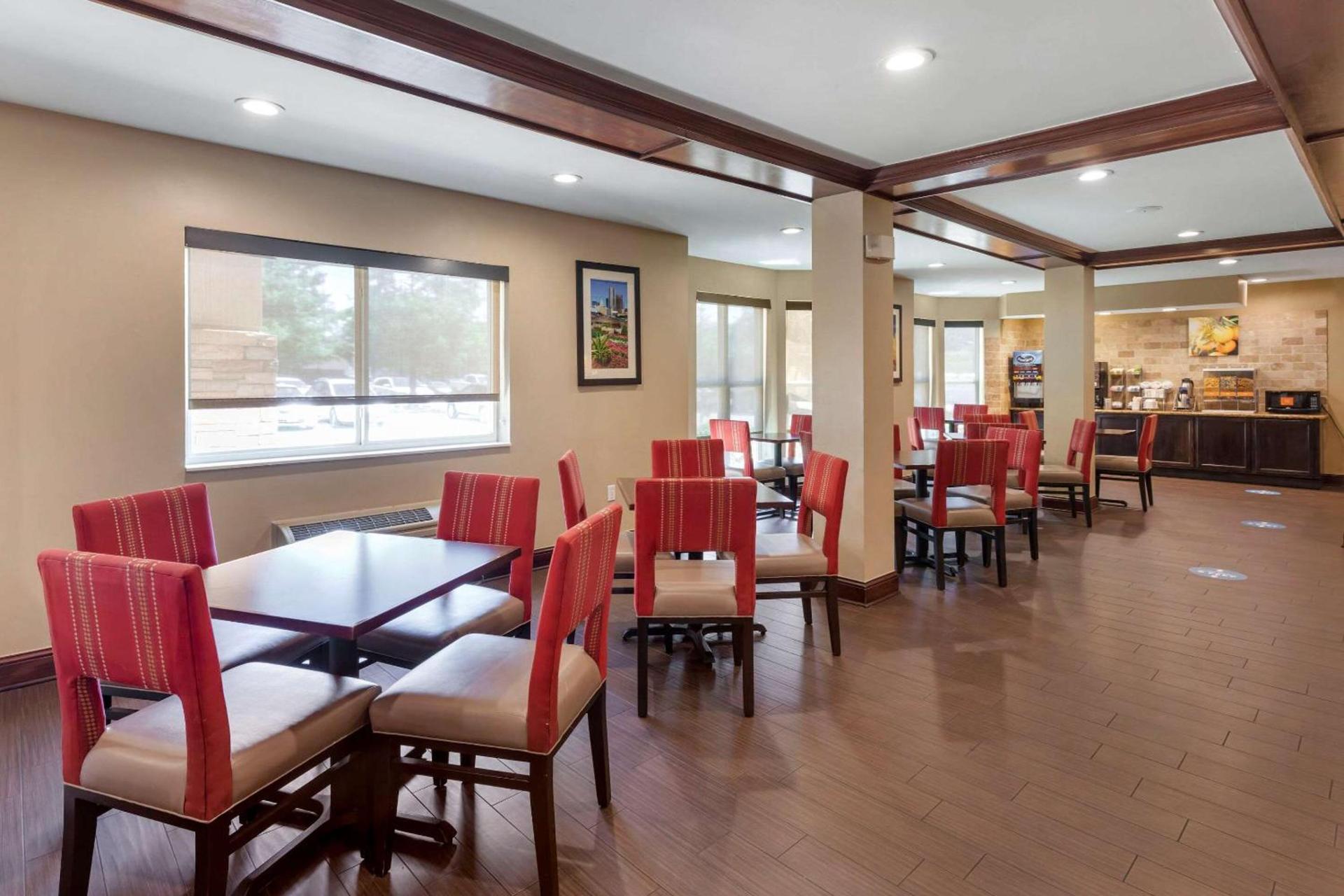 Comfort Suites North Dallas photo 36