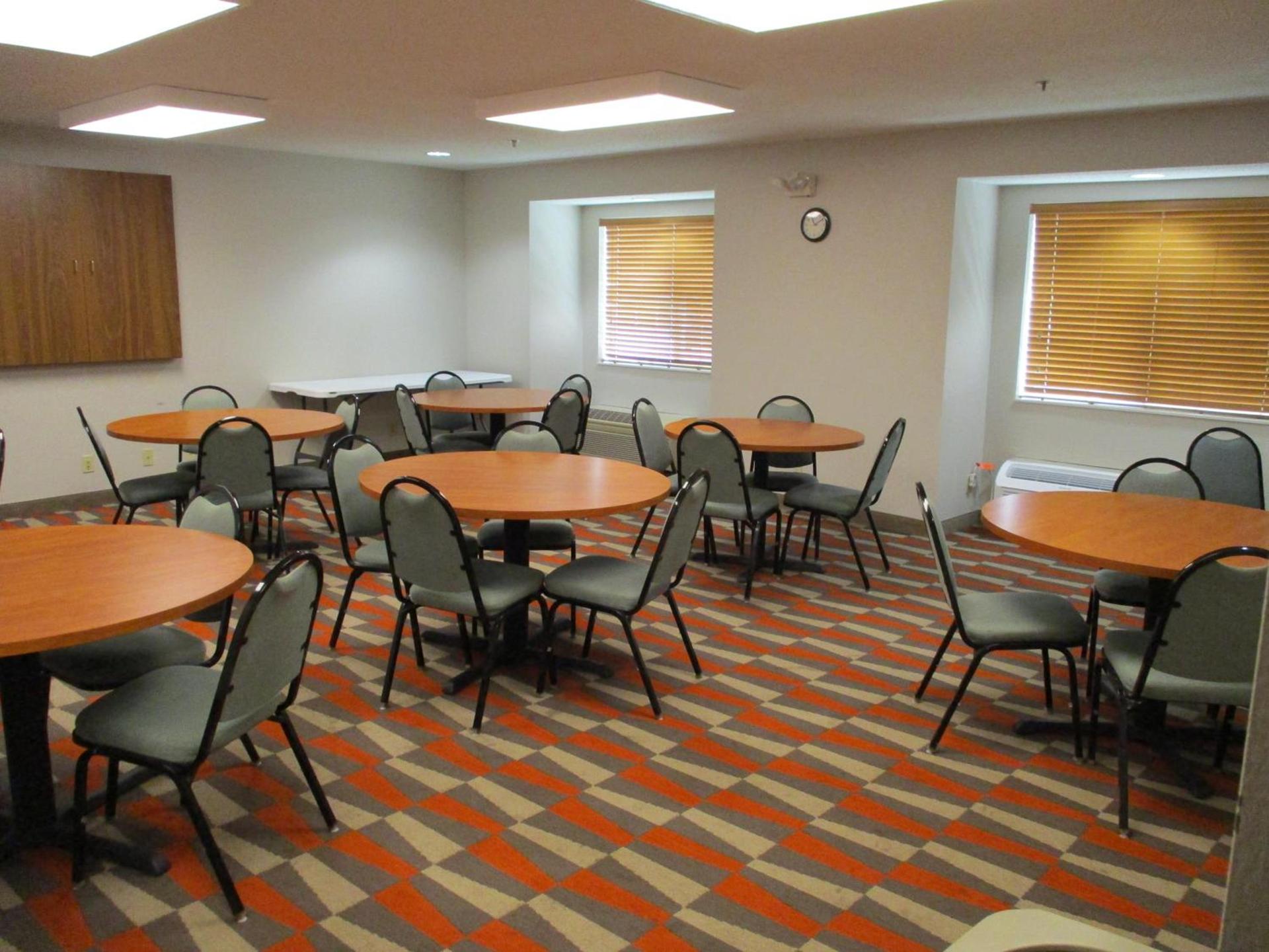 Microtel Inn & Suites by Wyndham New Ulm photo 31