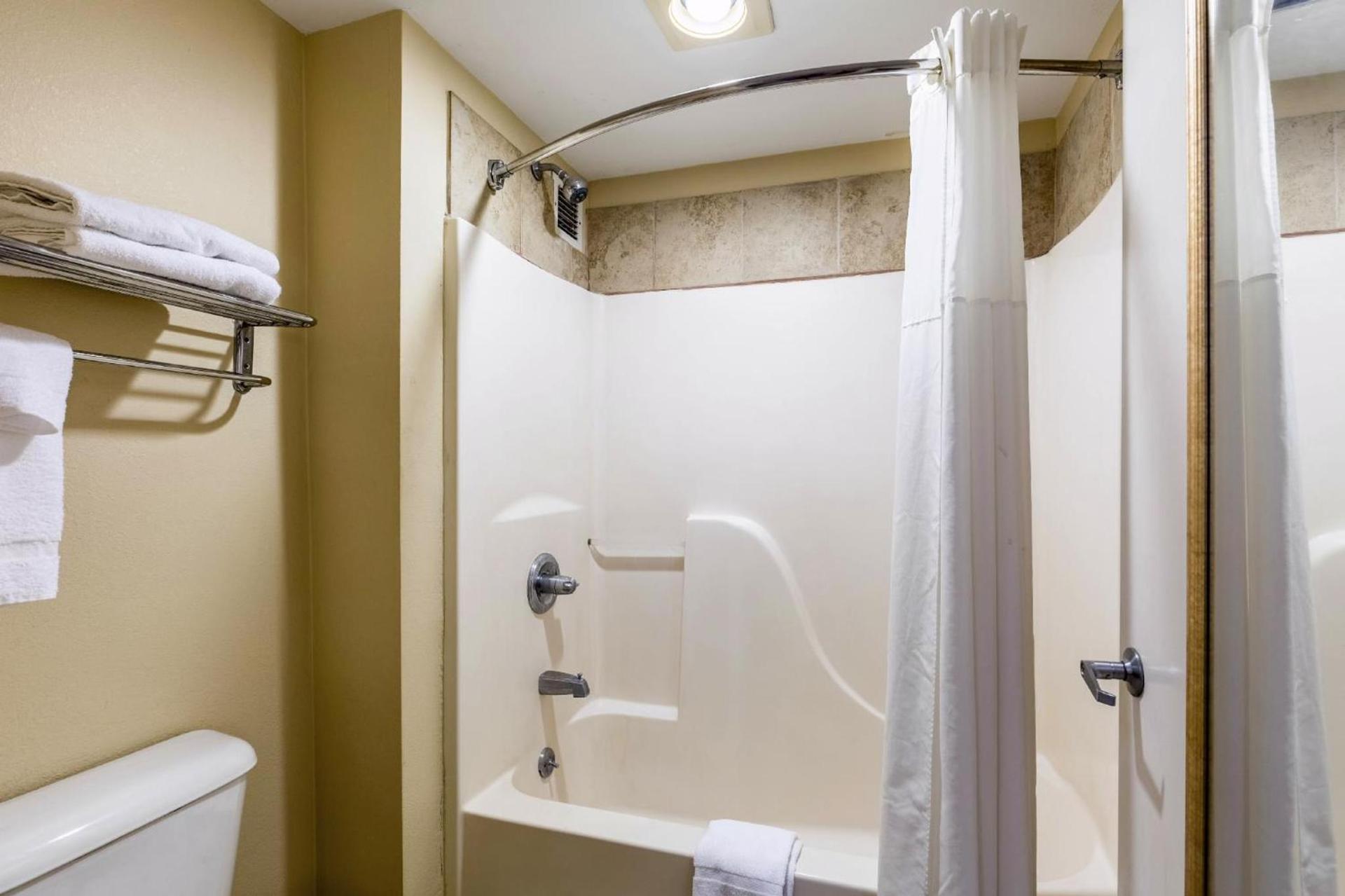 Quality Inn Alexandria photo 2
