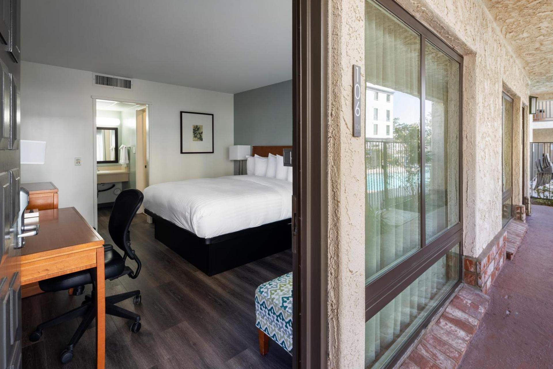 Vagabond Inn Glendale photo 19