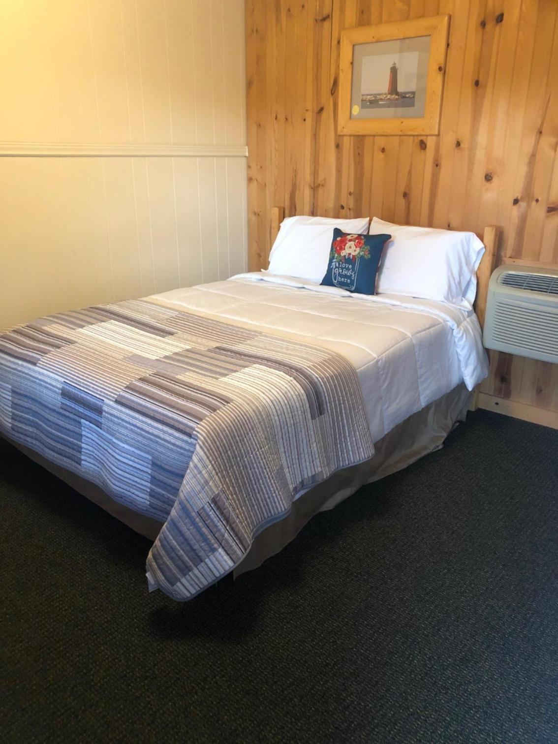 Holiday Motel photo 15