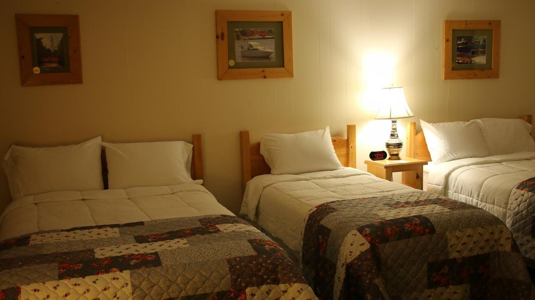 Holiday Motel photo 20