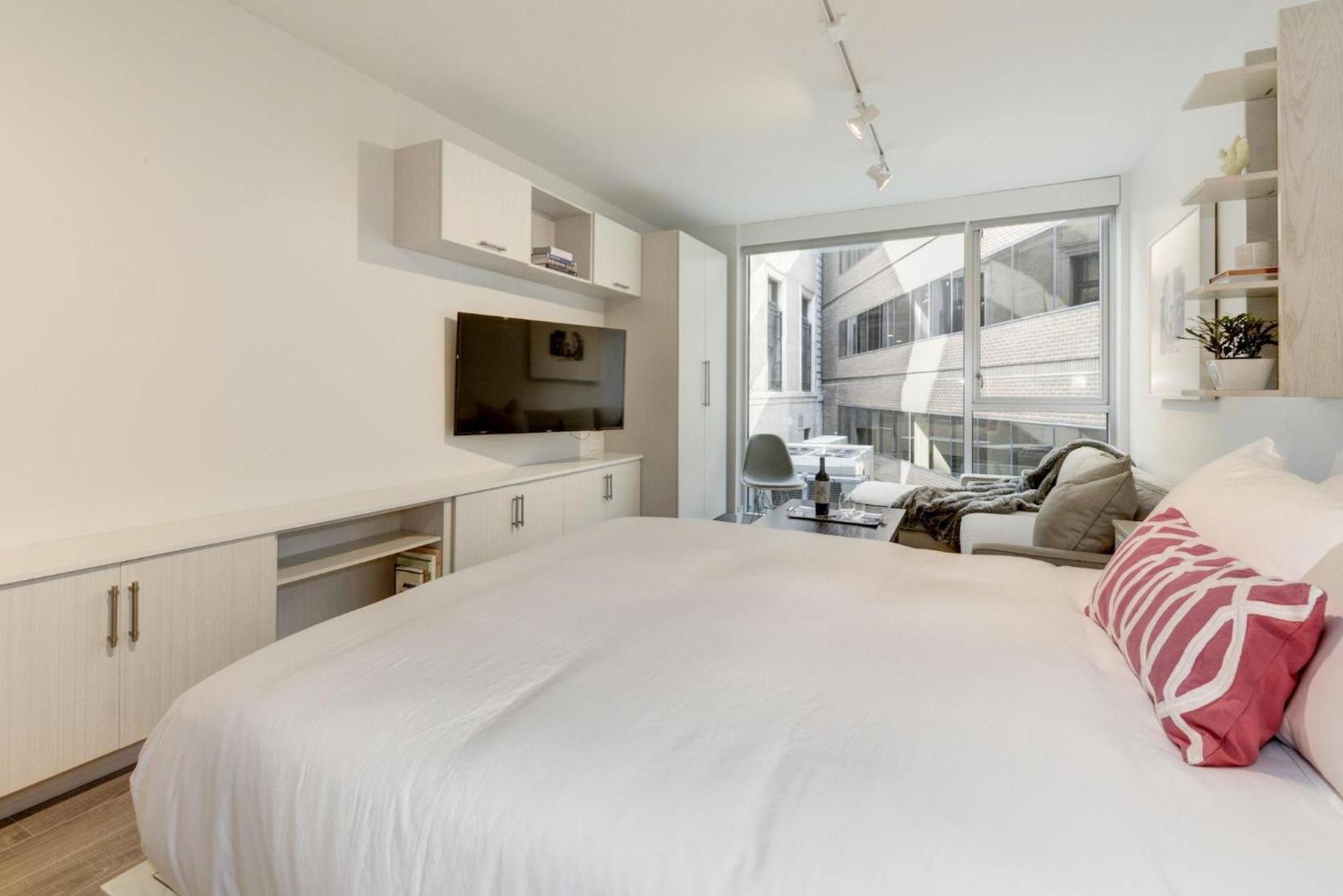 Placemakr Dupont Circle photo 30