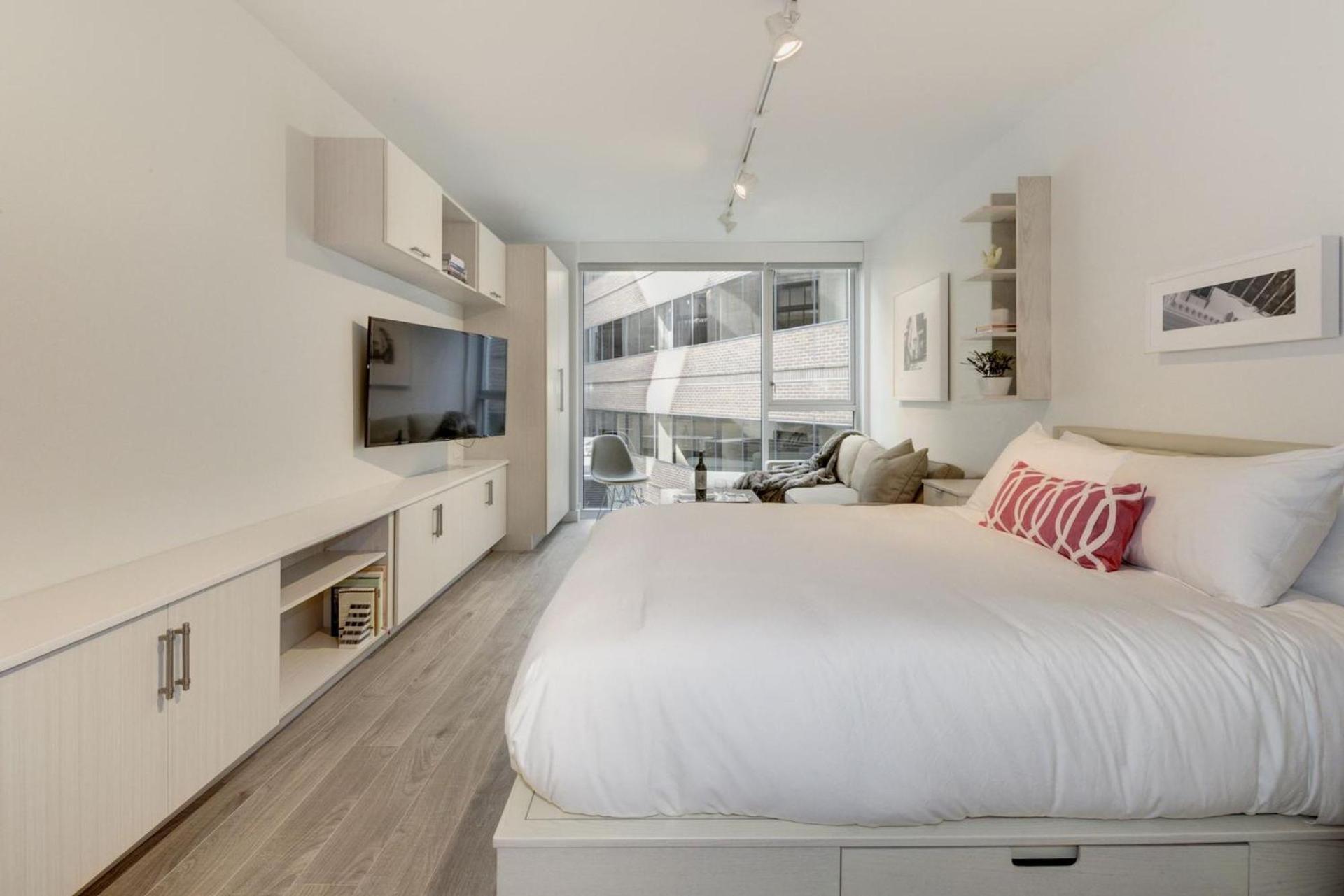 Placemakr Dupont Circle photo 15