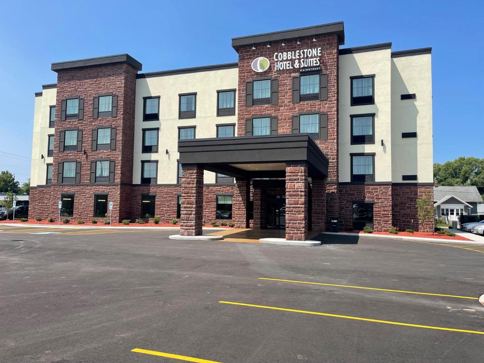 Cobblestone Hotel & Suites - Little Chute photo 2