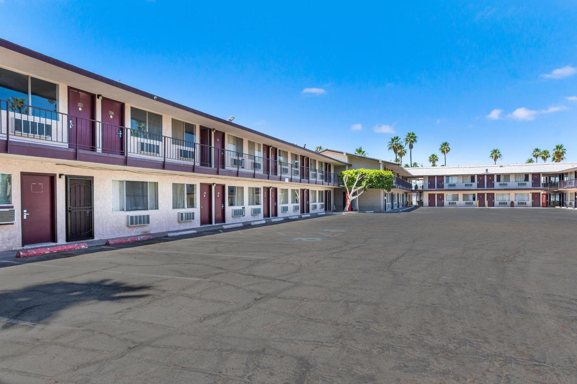 Knights Inn Yuma photo 2