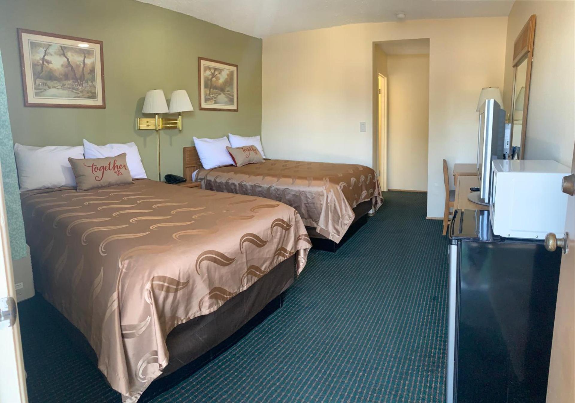 Regency Inn Lakeport photo 9