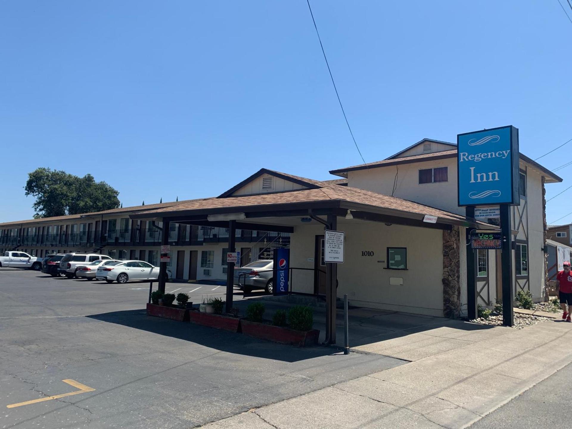 Regency Inn Lakeport photo 15