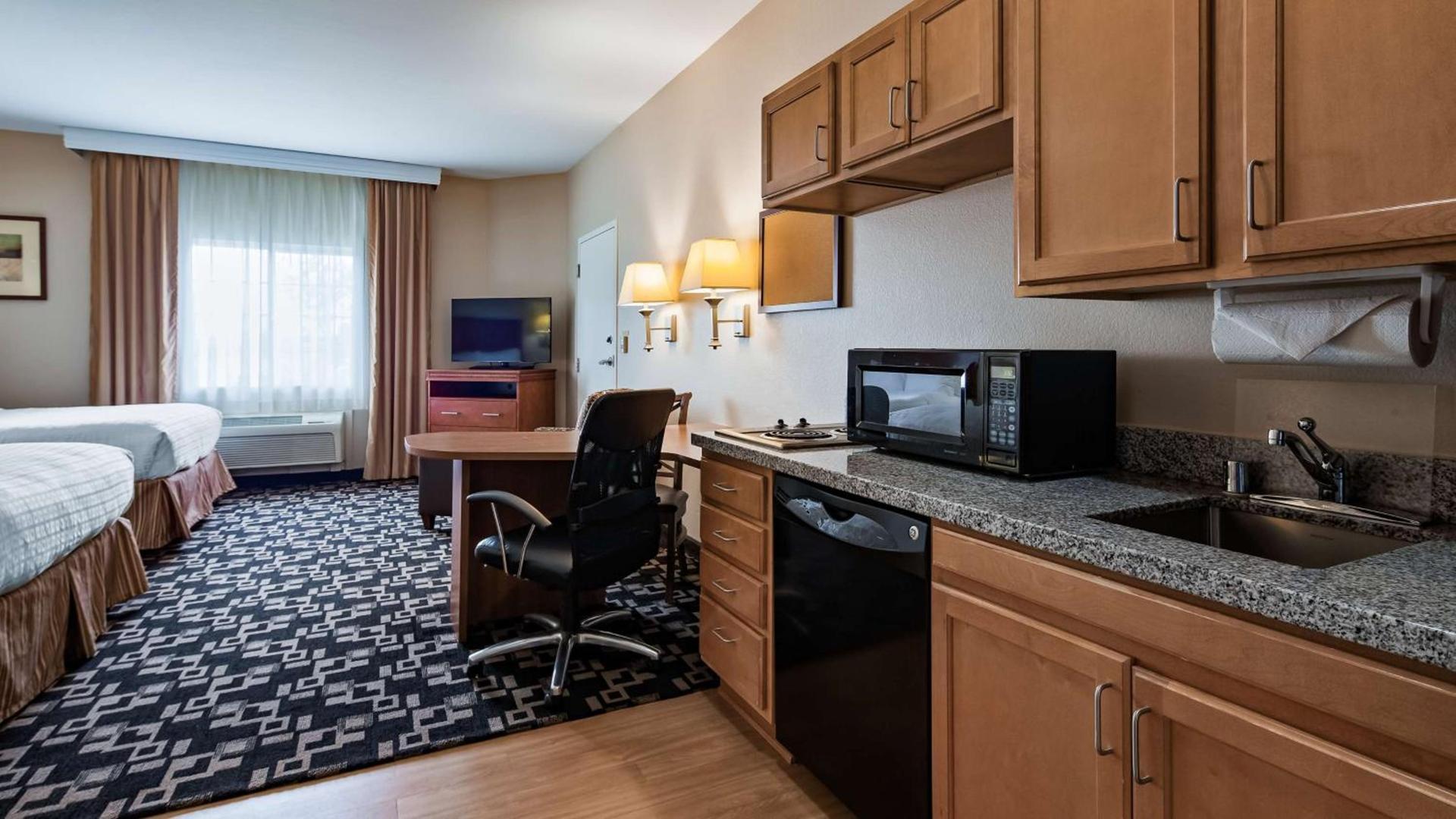 Best Western Plus Wausau-Rothschild Hotel photo 9
