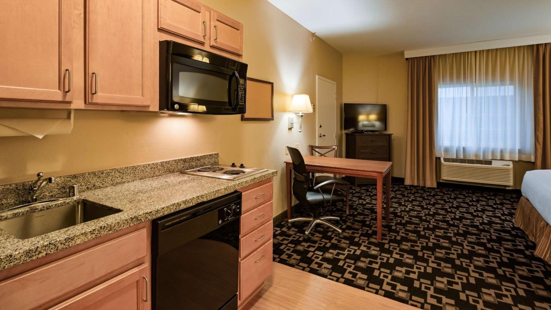 Best Western Plus Wausau-Rothschild Hotel photo 14