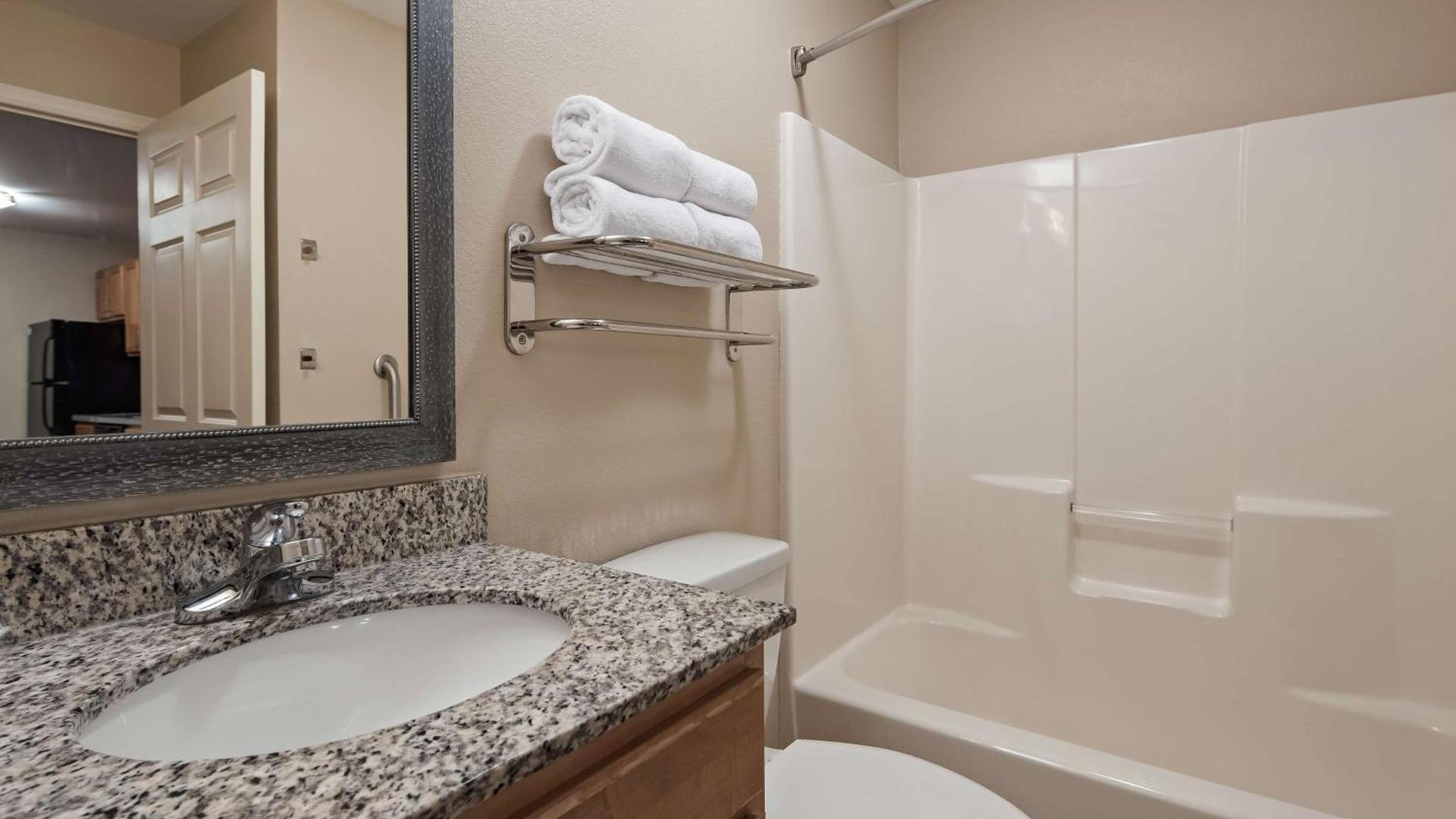 Best Western Plus Wausau-Rothschild Hotel photo 7