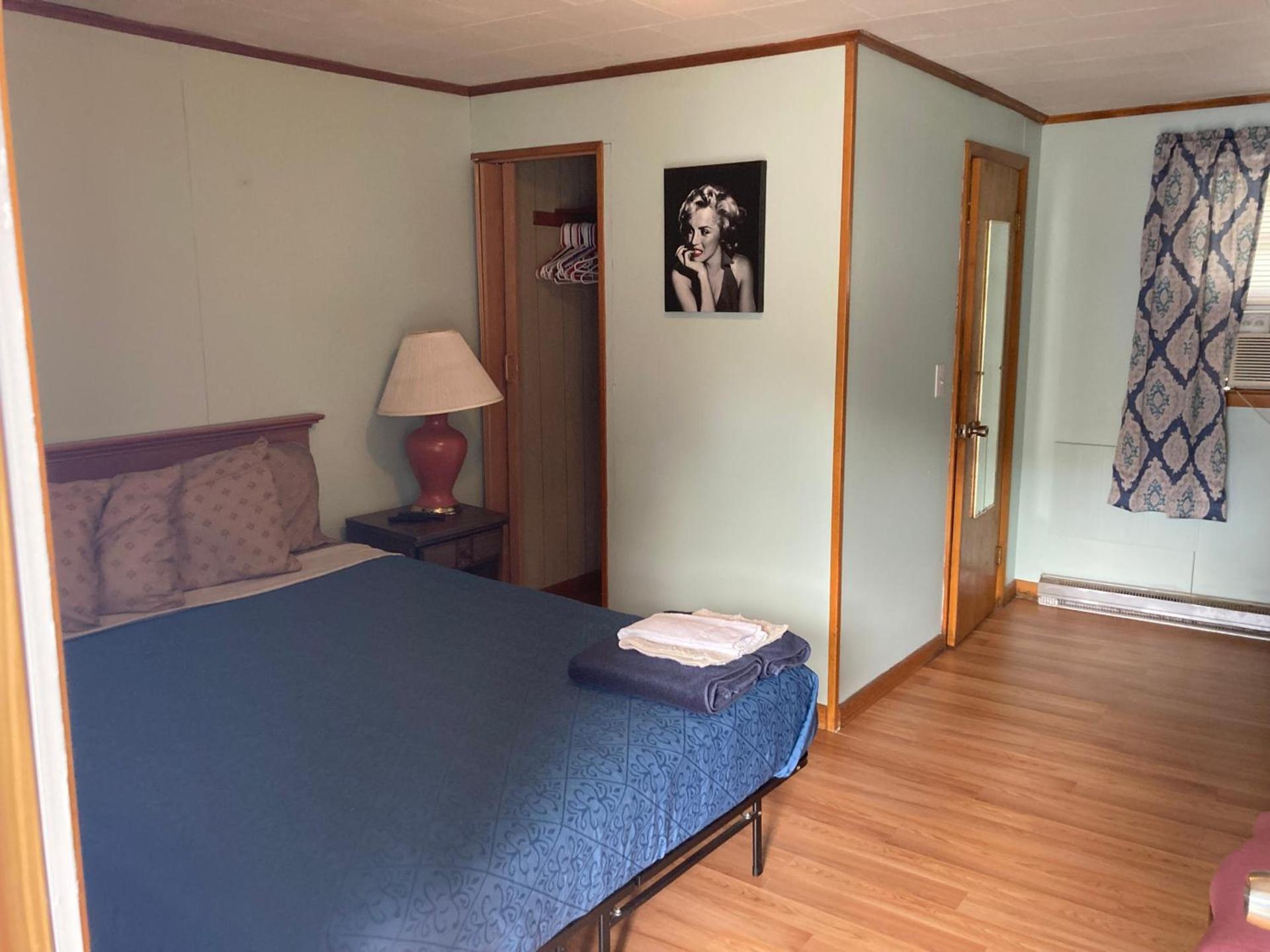 Hillside Motel photo 80